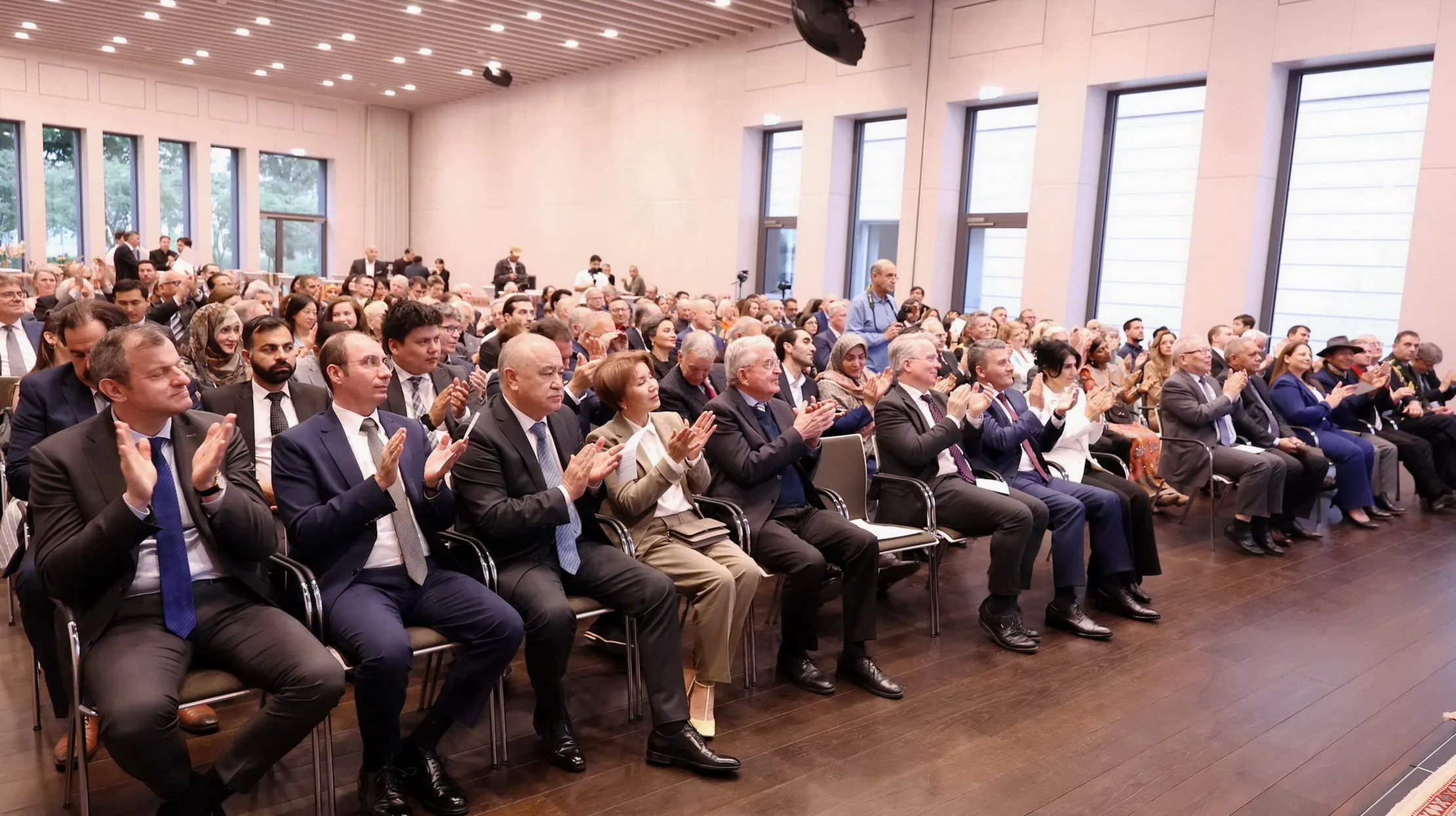 Berlin’de Haydar Aliyev’in 102. Doğum Günü Coşkuyla Kutlandı