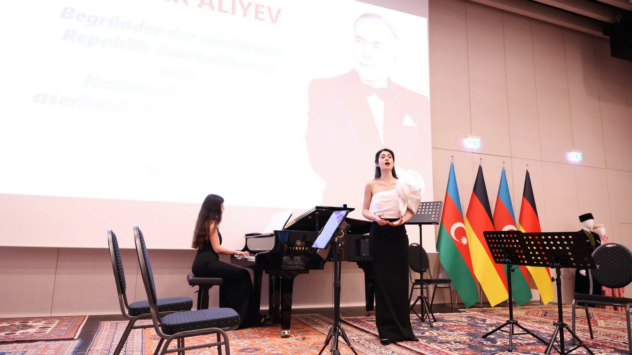 Berlin’de Haydar Aliyev’in 102. Doğum Günü Coşkuyla Kutlandı