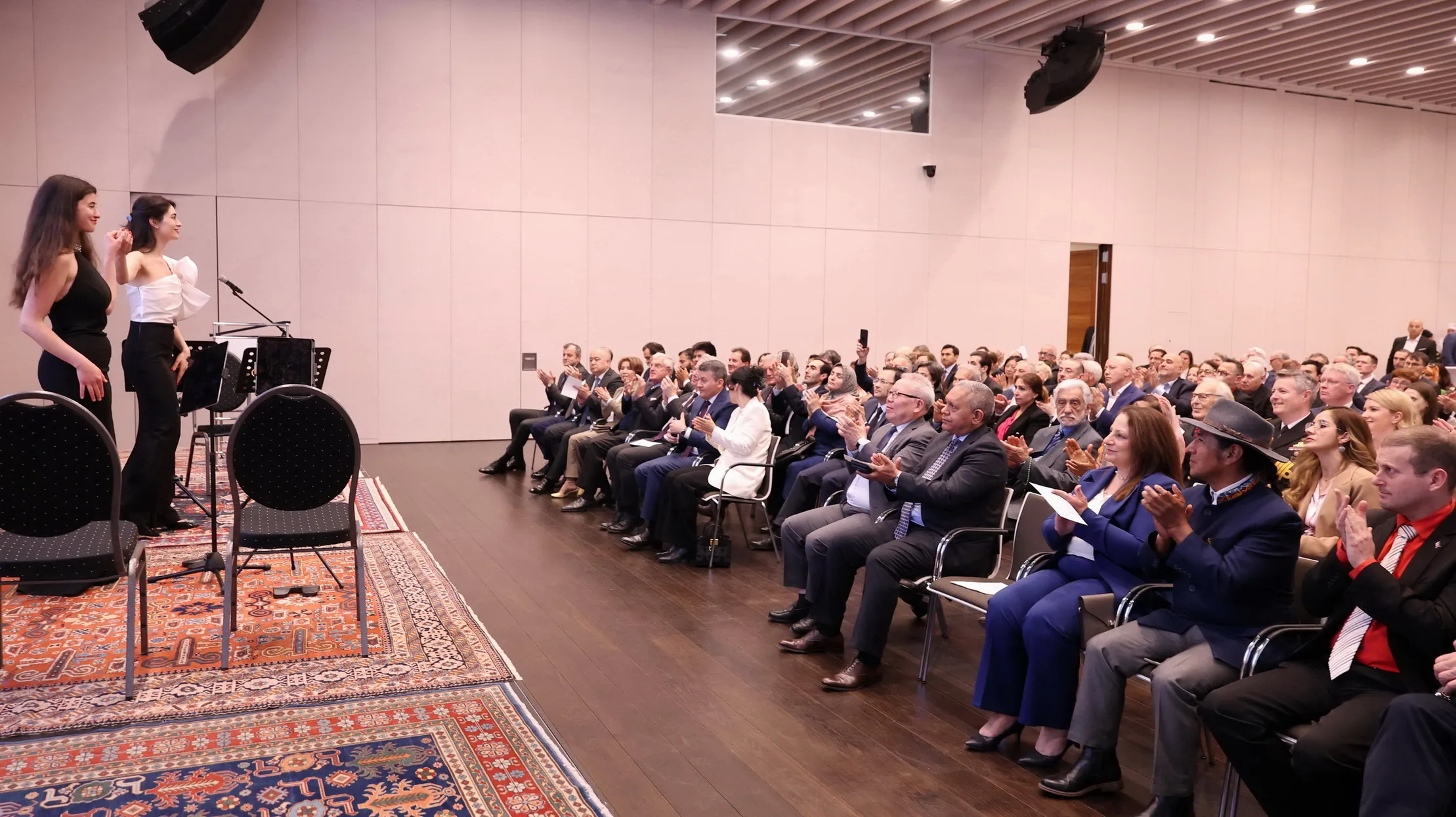 Berlin’de Haydar Aliyev’in 102. Doğum Günü Coşkuyla Kutlandı