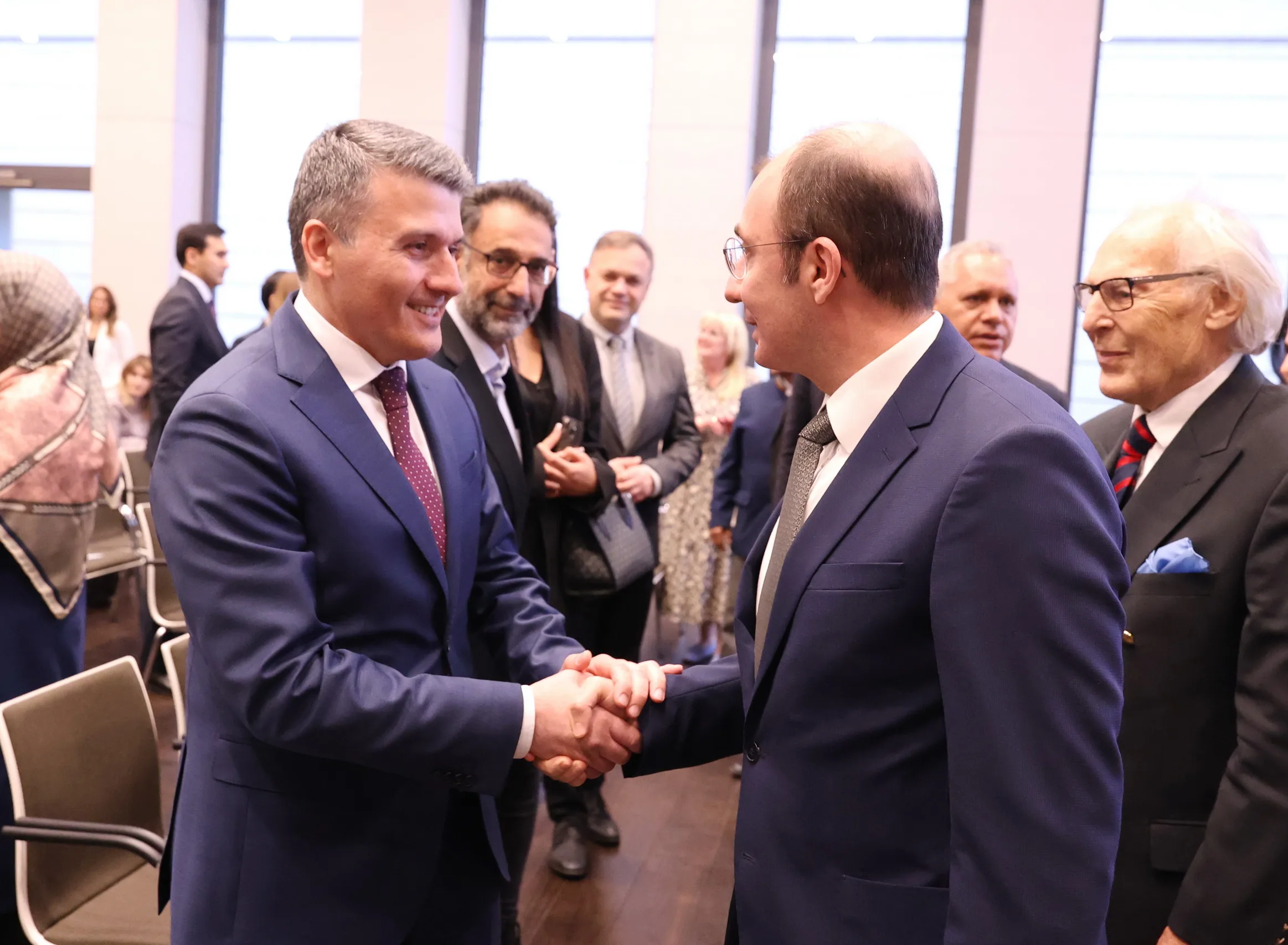 Berlin’de Haydar Aliyev’in 102. Doğum Günü Coşkuyla Kutlandı
