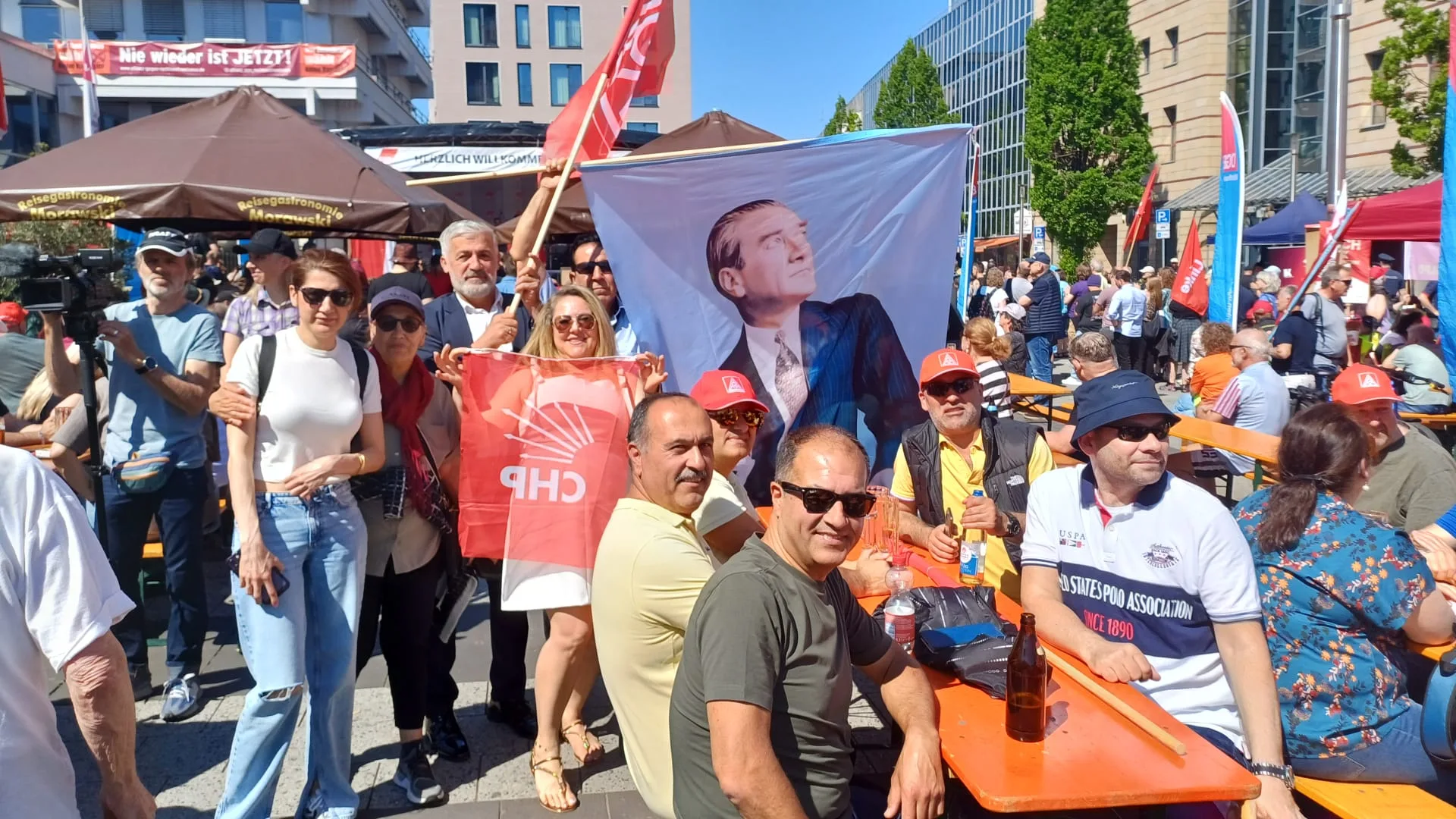Almanya'da 1 Mayıs emek ve dayanışma günü coşkuyla ve taleplerle kutlandı