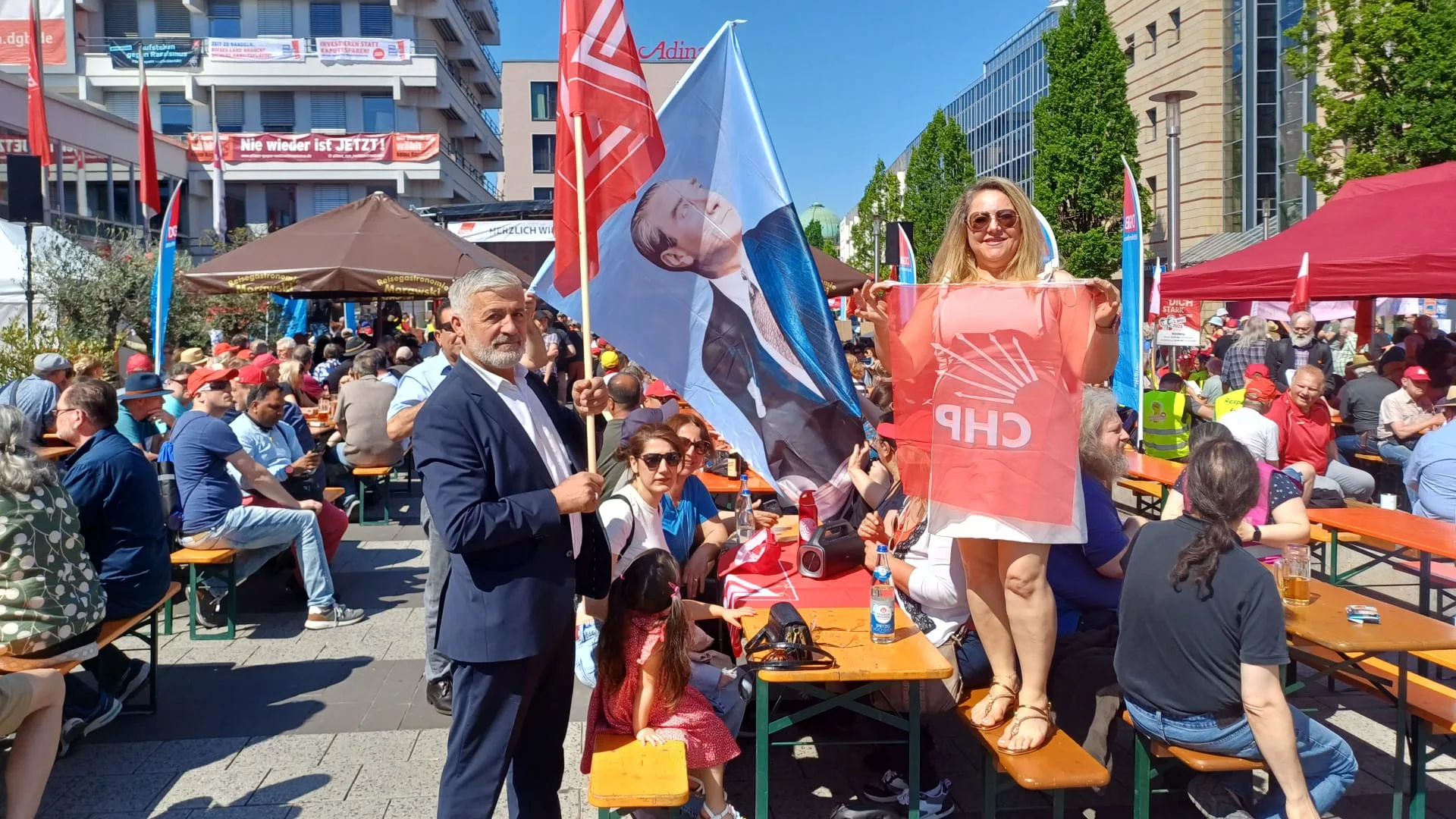 Almanya'da 1 Mayıs emek ve dayanışma günü coşkuyla ve taleplerle kutlandı