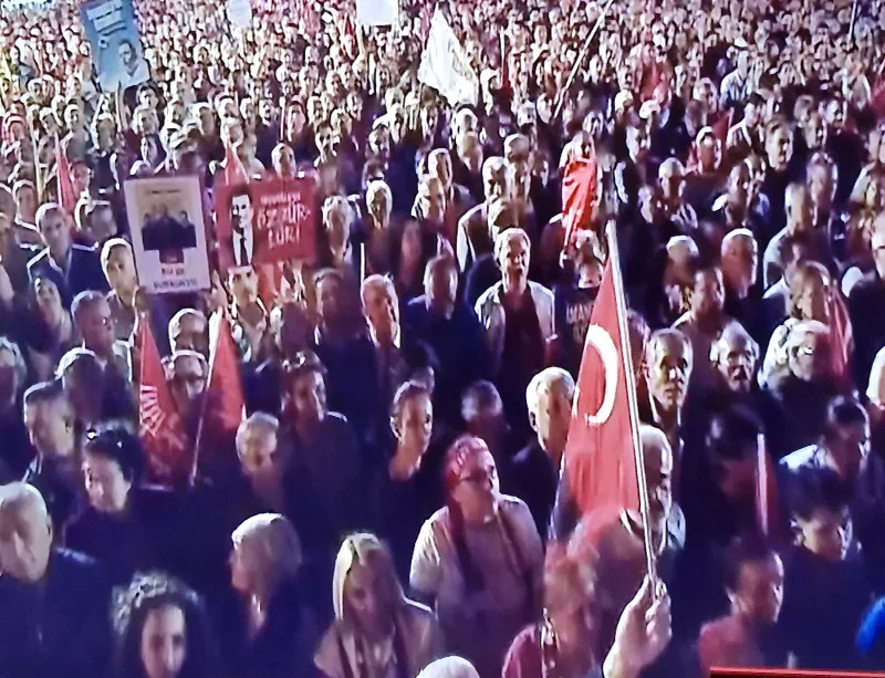 Özgür Özel: "Esenler Artık Milletindir"