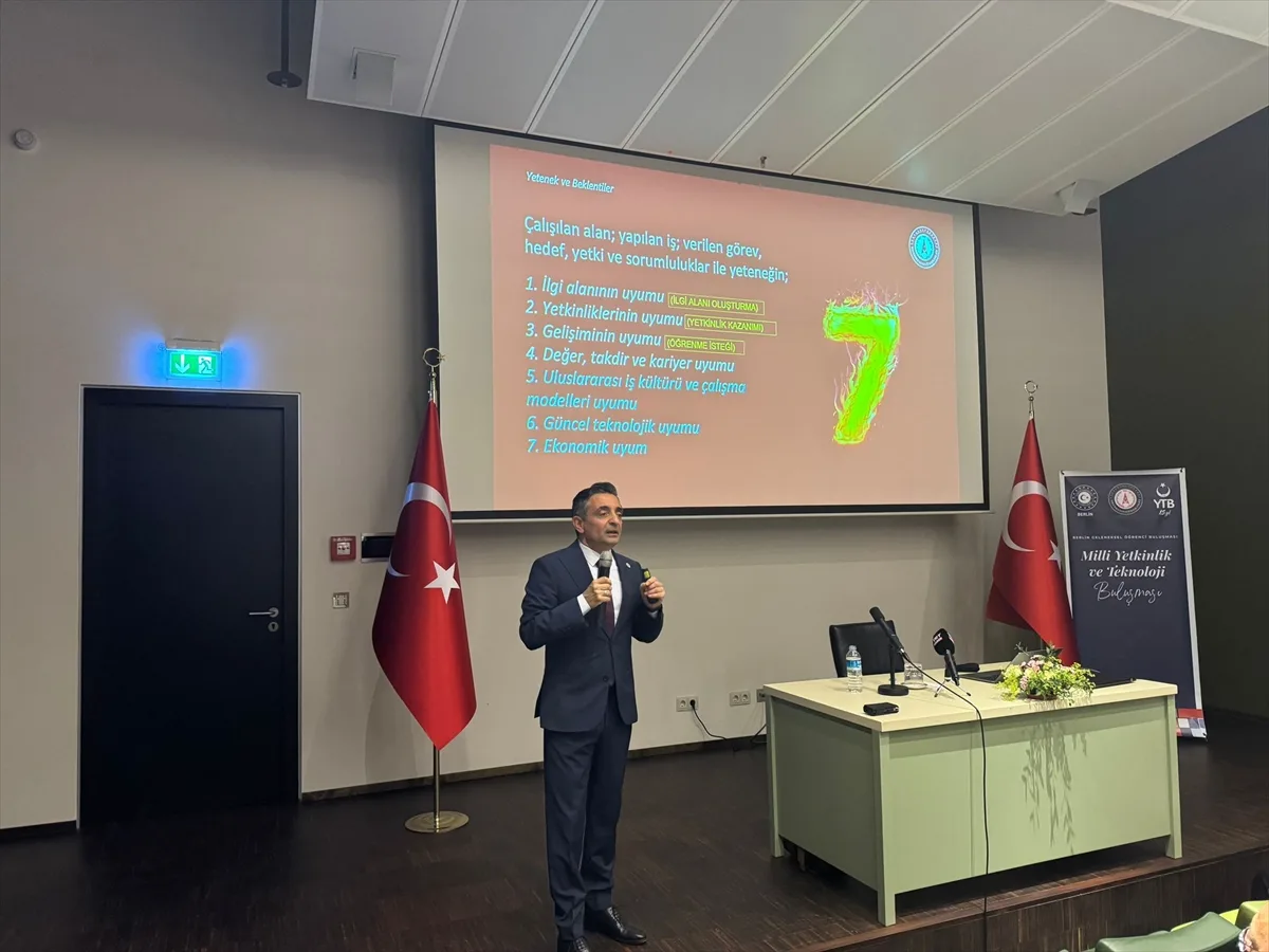 Türk savunma sanayi firmaları Berlin'de öğrencilerle buluştu