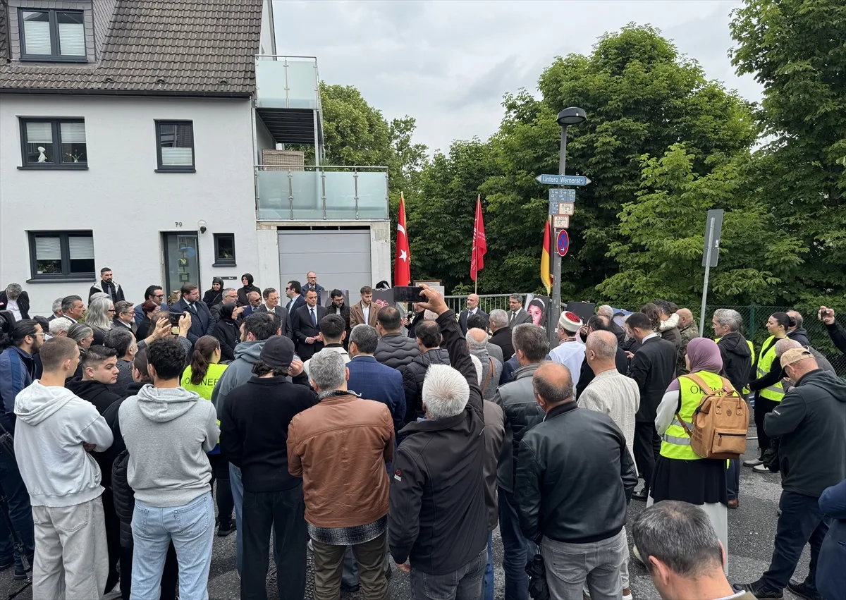 Almanya'daki Solingen ırkçı saldırısının üzerinden 32 yıl geçti