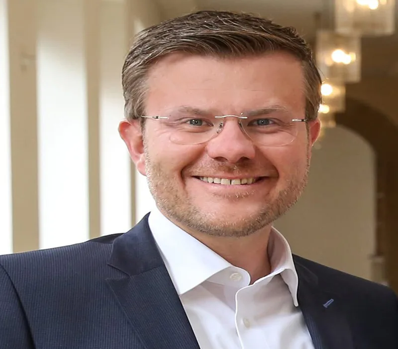 Gençlerin ve göçmenlerin temsilcisi olmak istiyor