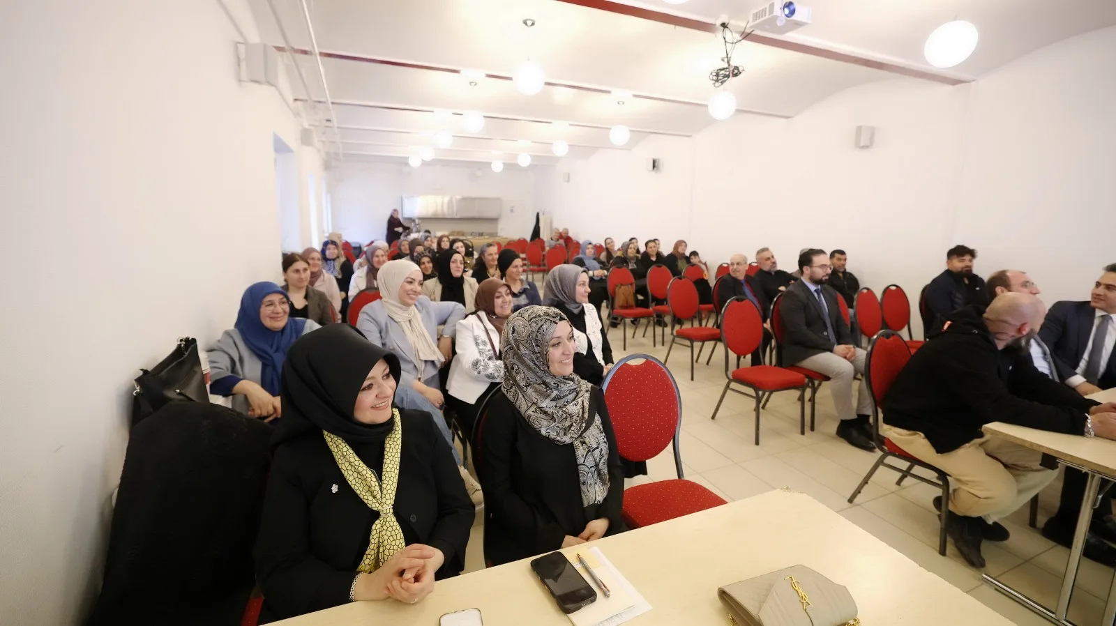 Berlin'de Evlilik ve Aile Hayatına Dair Farkındalık Semineri Düzenlendi