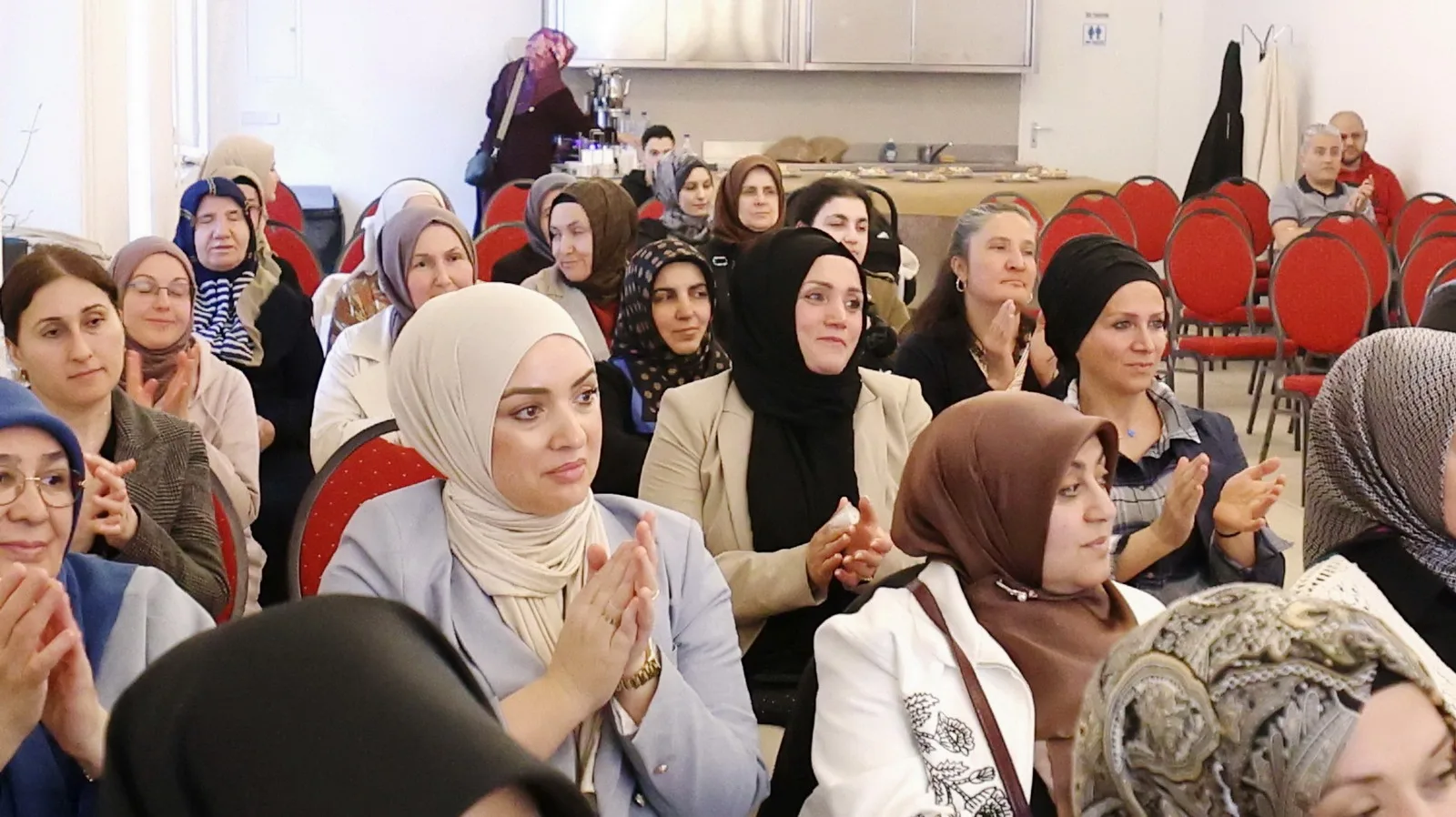 Berlin'de Evlilik ve Aile Hayatına Dair Farkındalık Semineri Düzenlendi