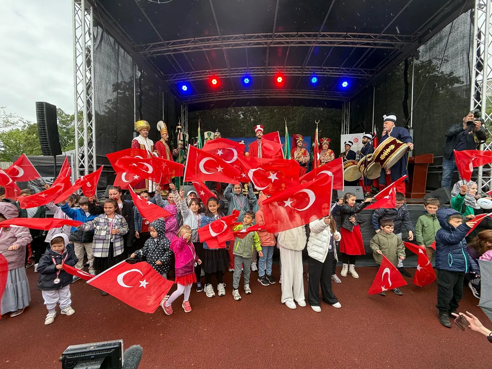 Berlin’de Coşkulu 23 Nisan ve 19 Mayıs Kutlaması