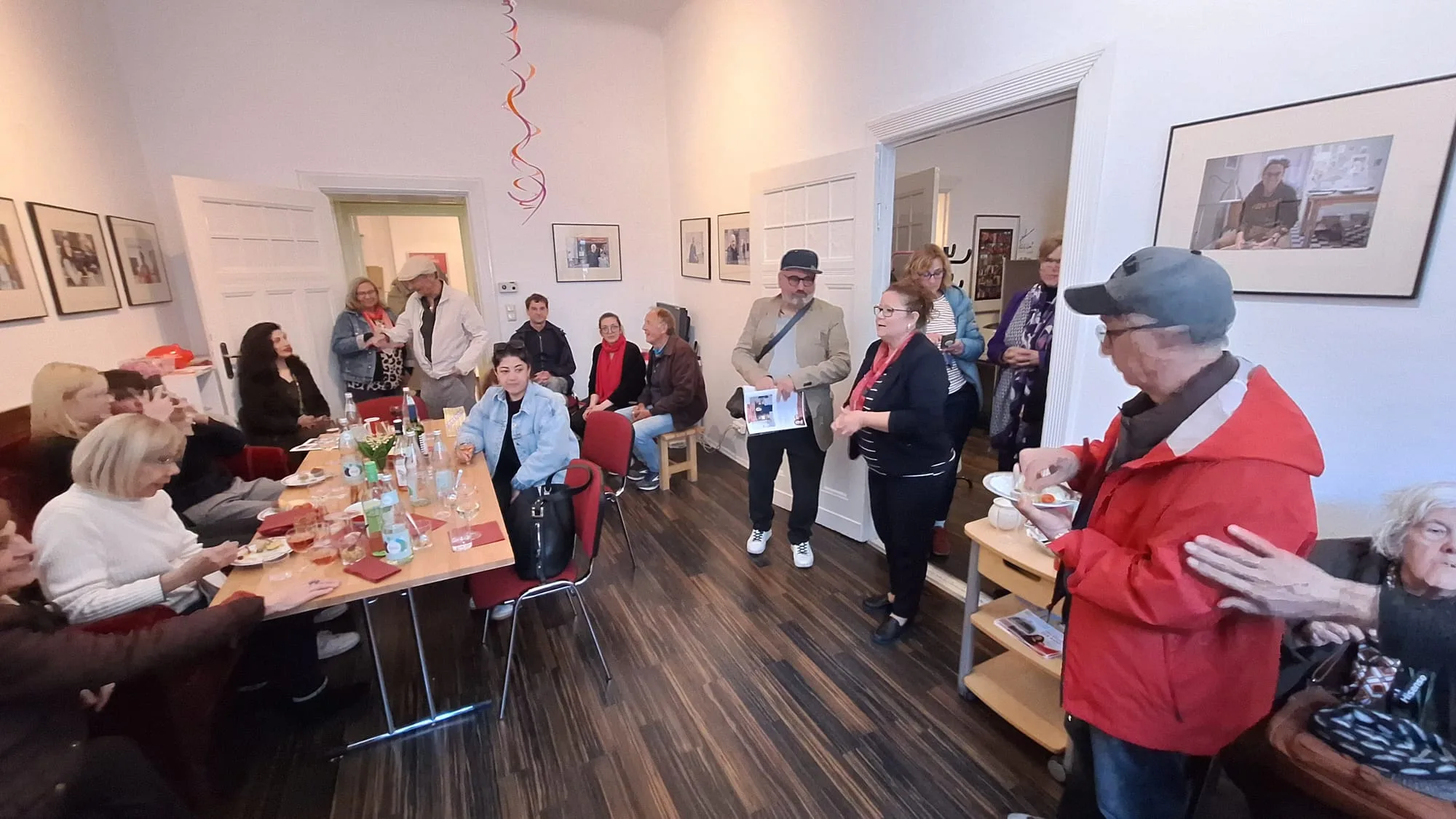 Berlin’de Klausen Meydanı Sakinlerine Özel Fotoğraf Sergisi