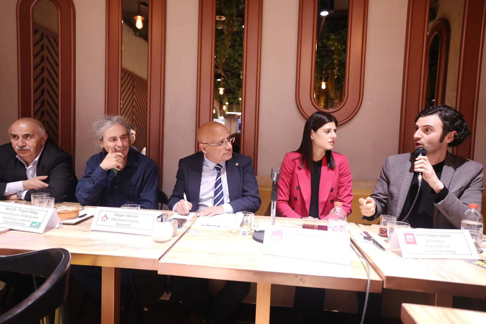 Berlin’de TDU Buluşmasında Göç ve Ulaşım Politikaları Masaya Yatırıldı
