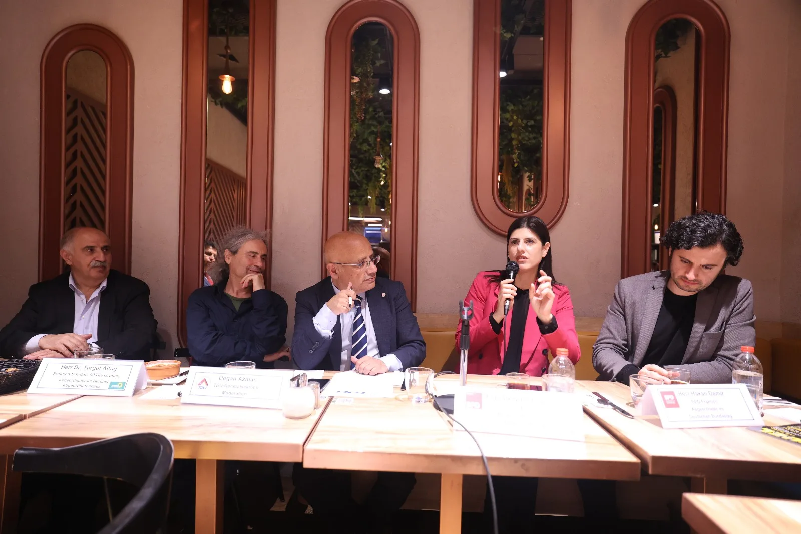 Berlin’de TDU Buluşmasında Göç ve Ulaşım Politikaları Masaya Yatırıldı