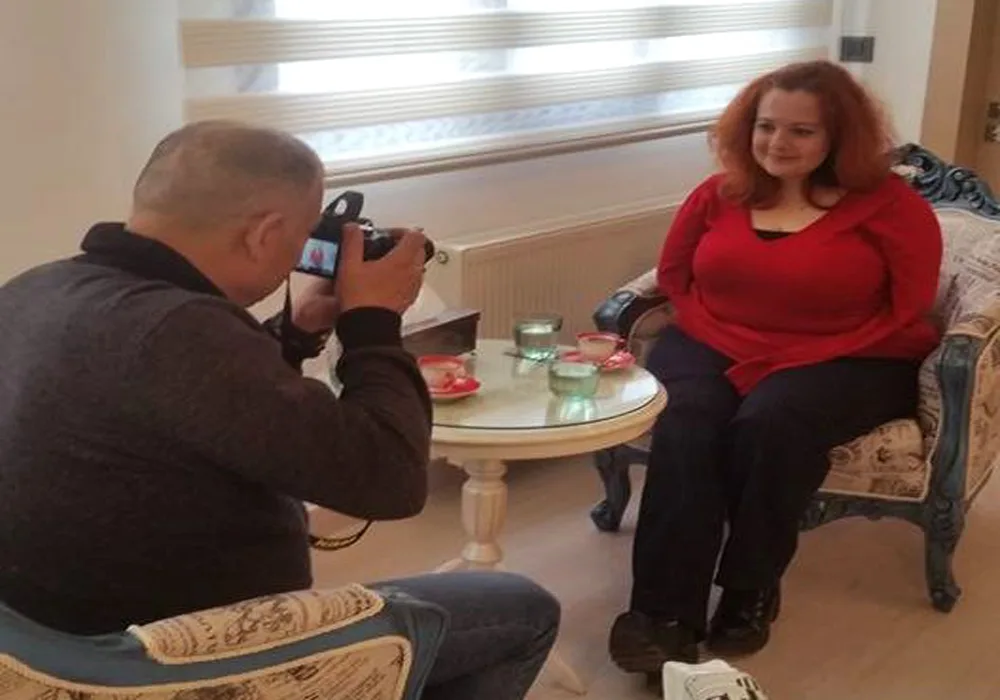 Kızıl Saçlı Kadının Azimle Örülü Hayat Hikayesi