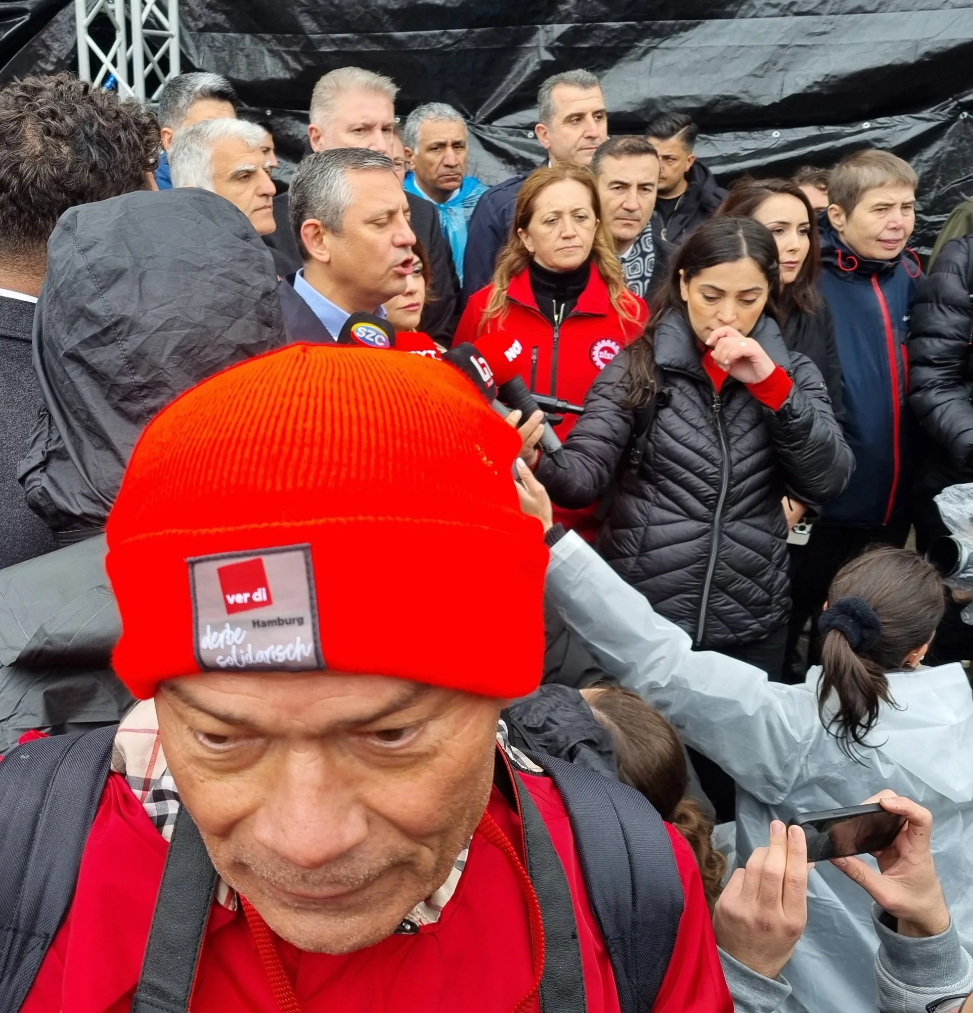 KADIKÖY İSKELESİ'NDE 1 MAYIS İŞCİ BAYRAMI COŞKUYLA KUTLANDI!