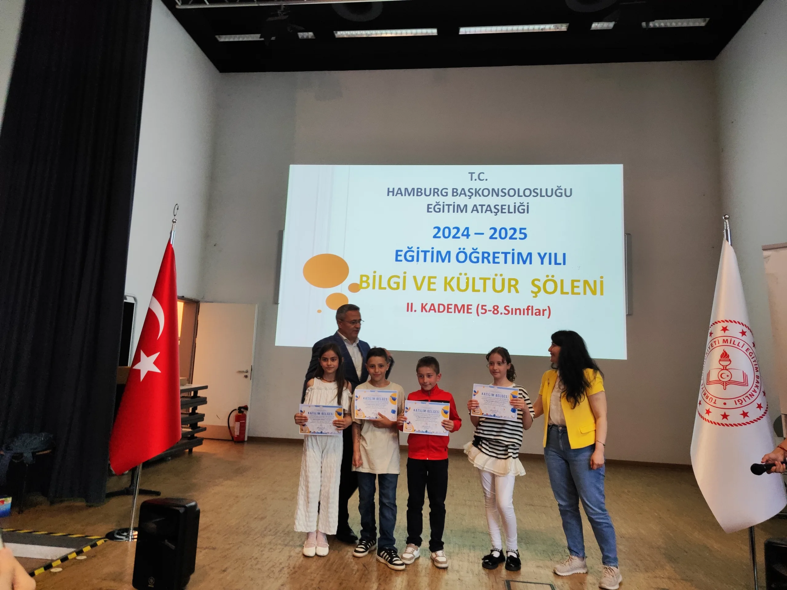 Hamburg’da 2. Bilgi ve Kültür Şöleni Coşkuyla Gerçekleşti