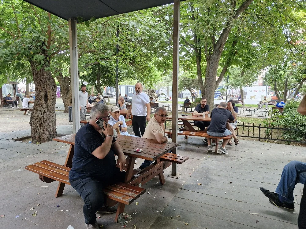 Emekliler 2 TL’lik Çaya Umut Bağladı