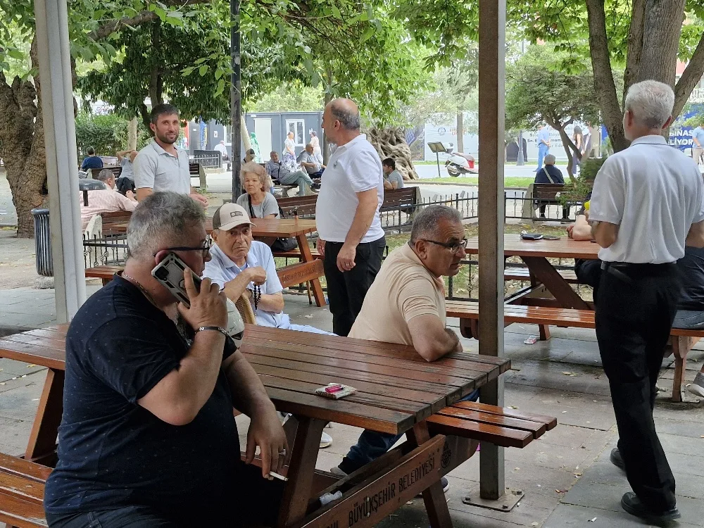Emekliler 2 TL’lik Çaya Umut Bağladı