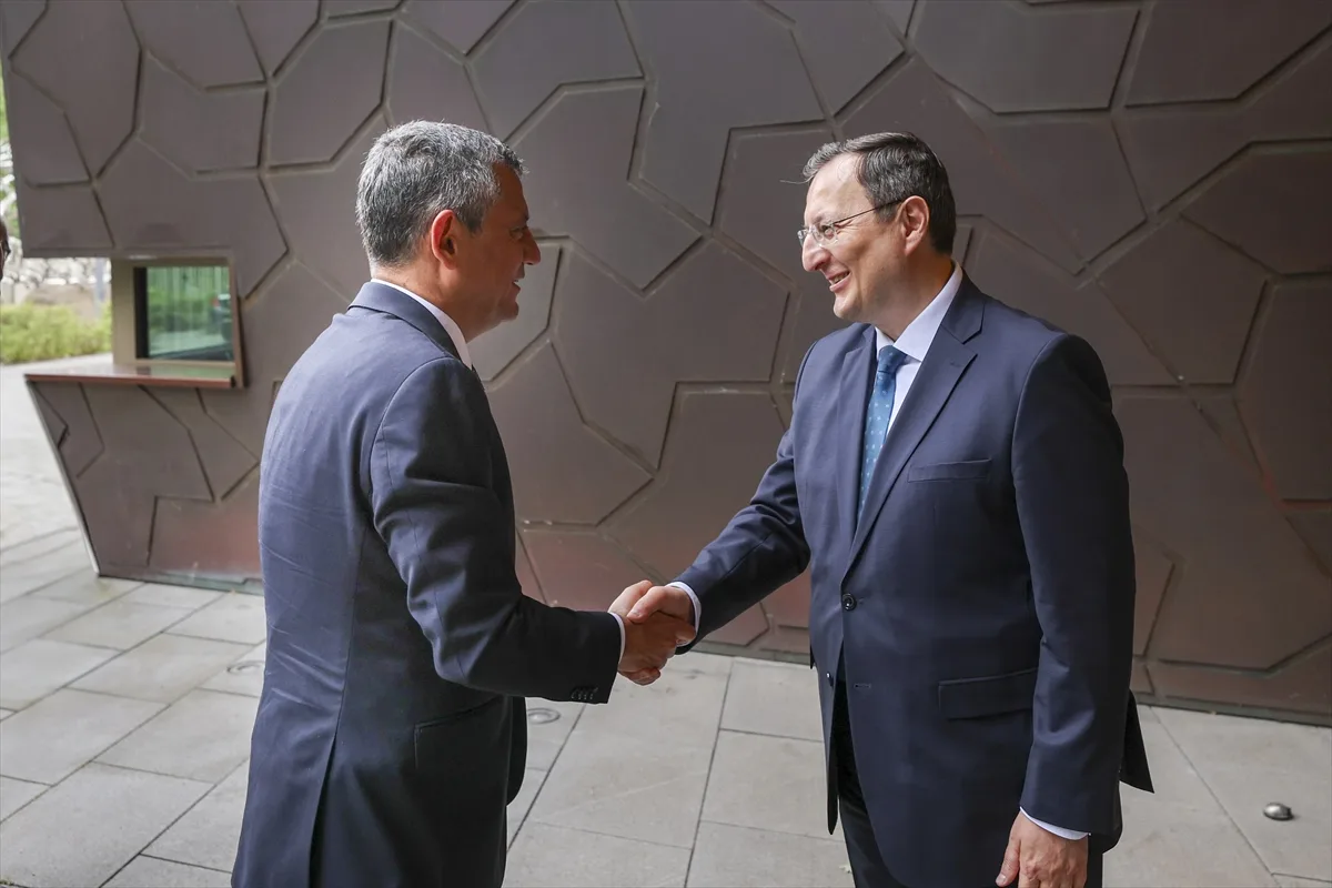 CHP Genel Başkanı Özel, Türkiye'nin Berlin Büyükelçisi Turan'ı ziyaret etti