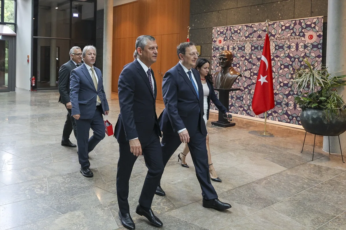 CHP Genel Başkanı Özel, Türkiye'nin Berlin Büyükelçisi Turan'ı ziyaret etti