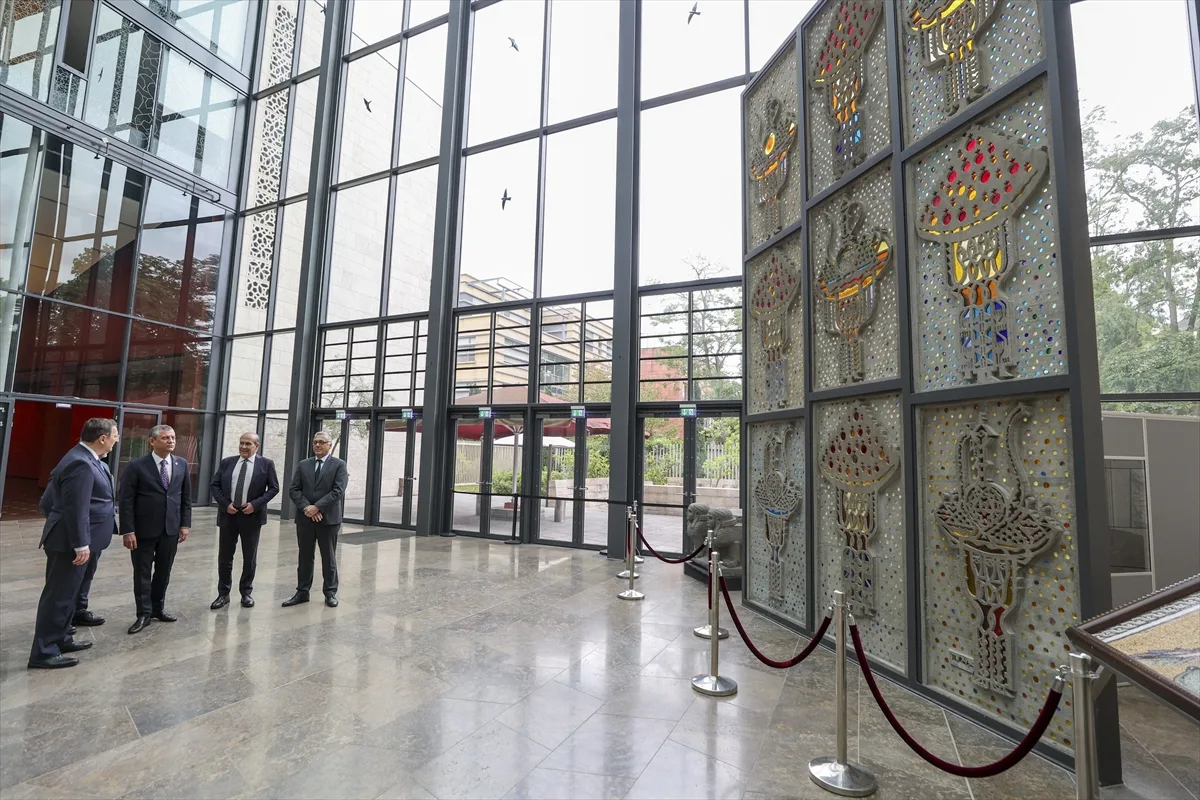 CHP Genel Başkanı Özel, Türkiye'nin Berlin Büyükelçisi Turan'ı ziyaret etti