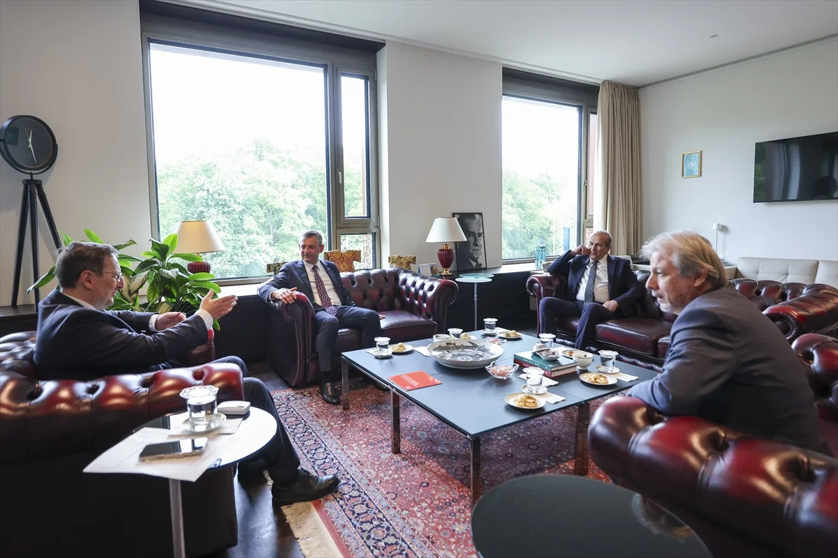CHP Genel Başkanı Özel, Türkiye'nin Berlin Büyükelçisi Turan'ı ziyaret etti