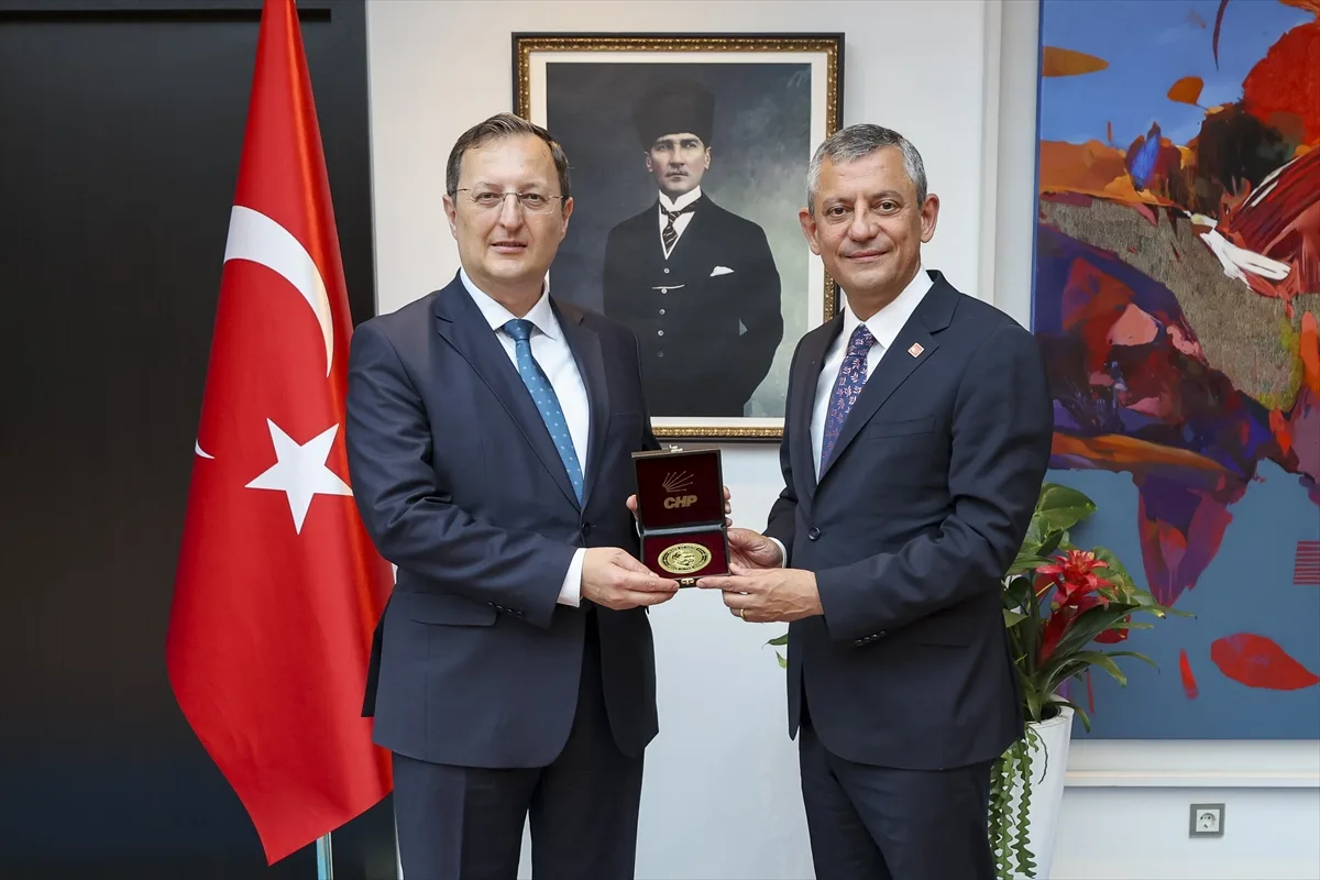 CHP Genel Başkanı Özel, Türkiye’nin Berlin Büyükelçisi Turan’ı ziyaret etti