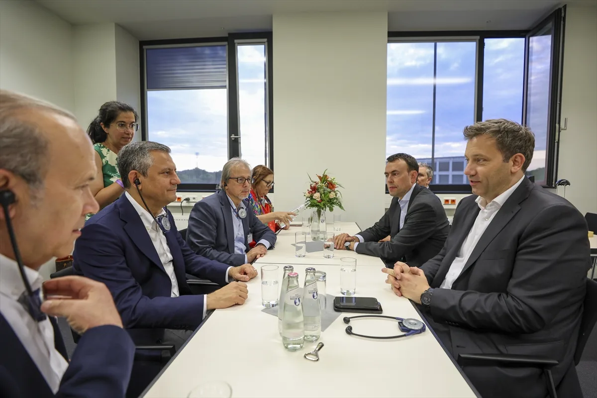 Özgür Özel, Berlin'de temaslarda bulundu