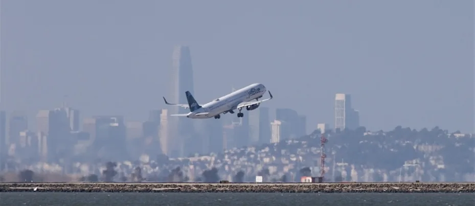 ABD’nin Boston kentindeki havalimanına inen Jet Blue uçağı pistin dışına çıktı