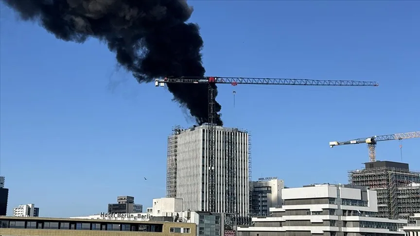 Berlin’de çıkan yangın paniğe sebep oldu