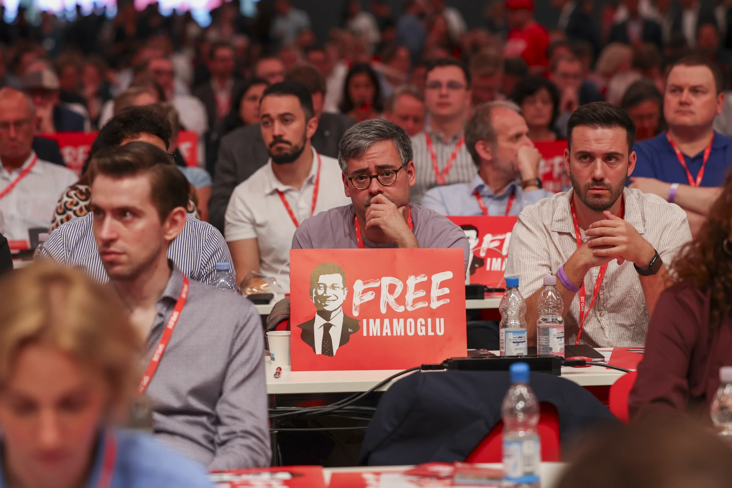 Özgür Özel'den SPD Kongresi'nde Sert Mesaj: “Demokrasiye En Ağır Saldırılardan Biri Yaşanıyor”