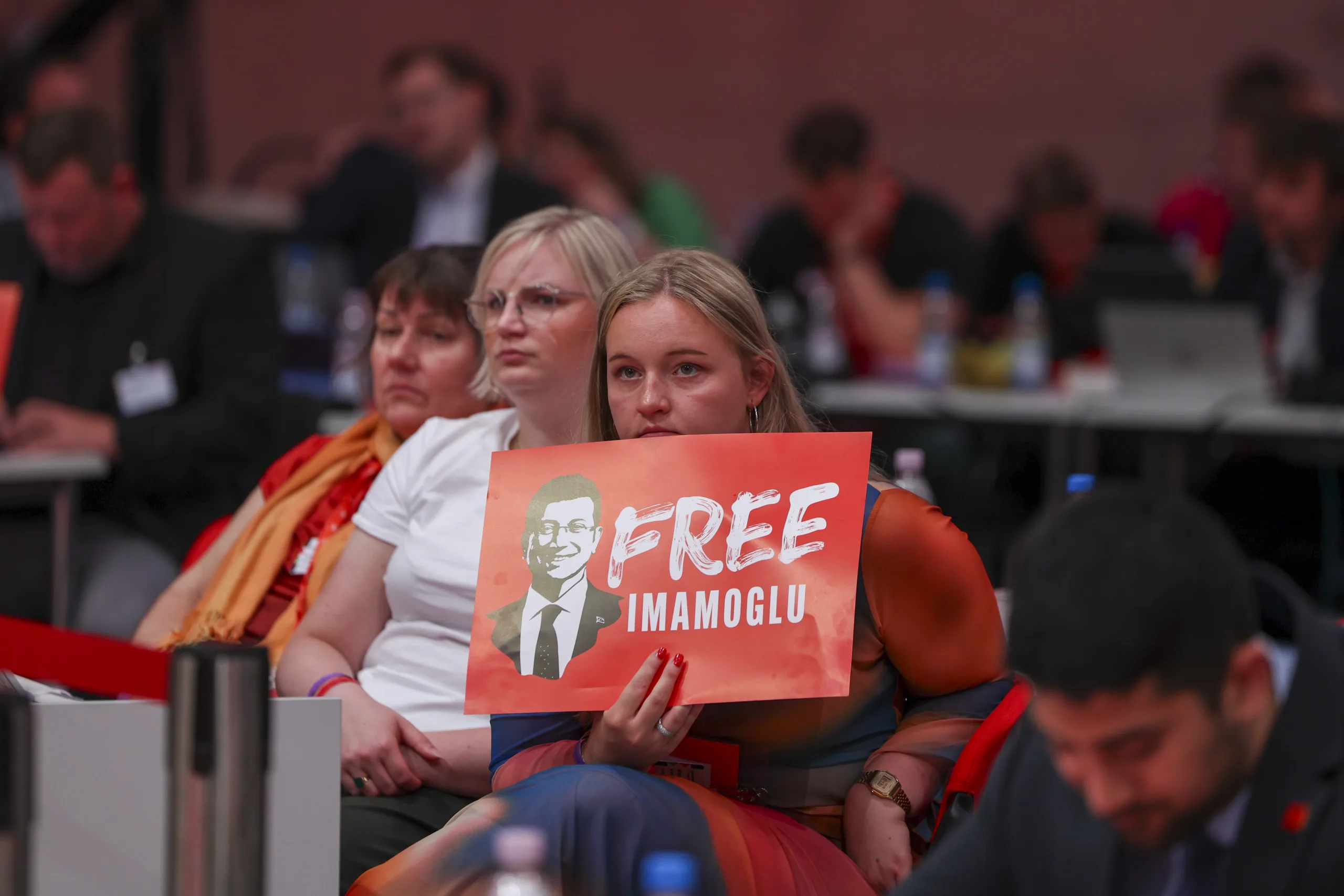 Özgür Özel'den SPD Kongresi'nde Sert Mesaj: “Demokrasiye En Ağır Saldırılardan Biri Yaşanıyor”