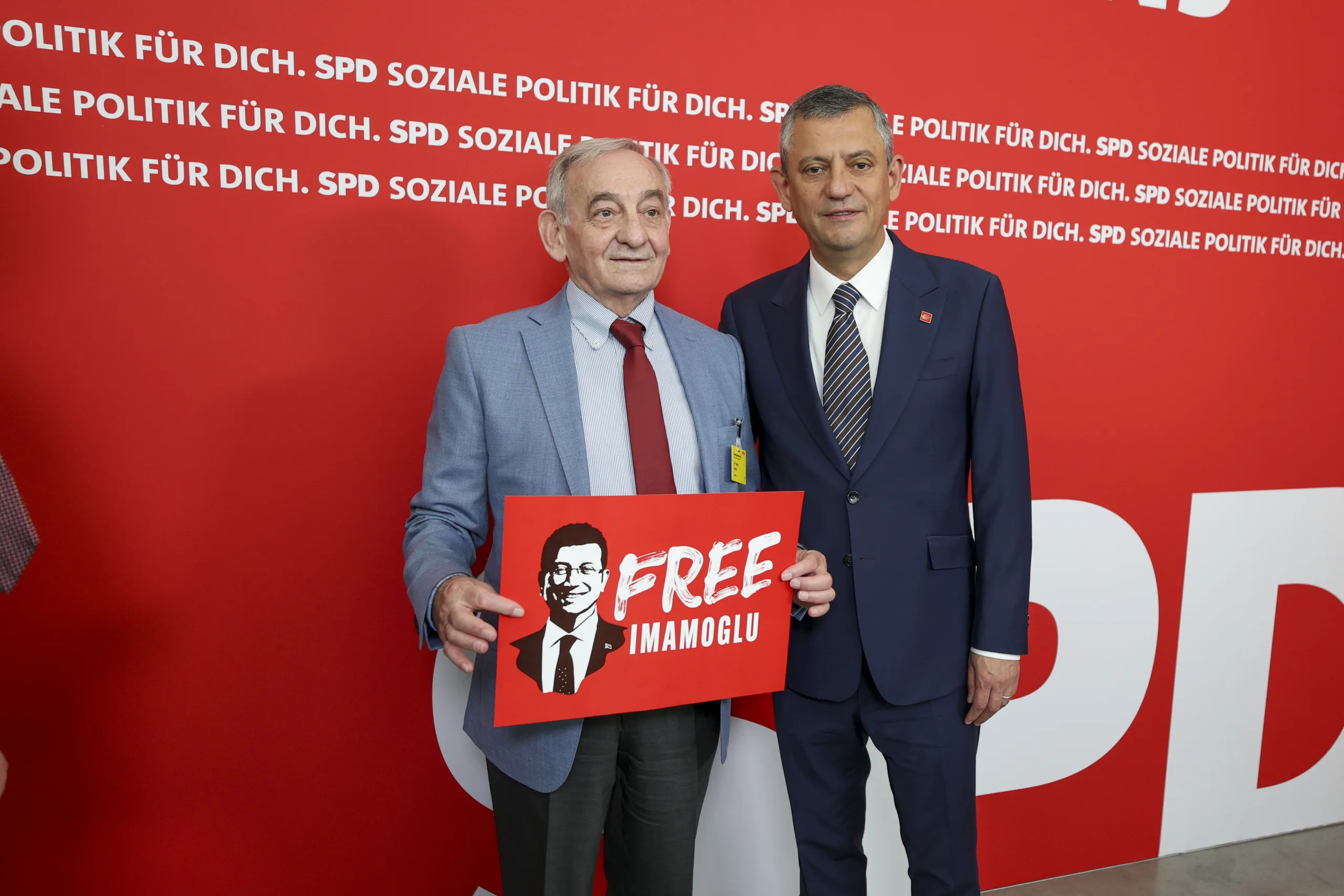 Özgür Özel'den SPD Kongresi'nde Sert Mesaj: “Demokrasiye En Ağır Saldırılardan Biri Yaşanıyor”