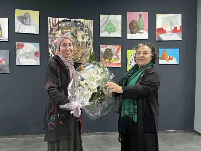 Sanatçı Ebru’nun, “ Hayat şartları” resim sergisi ilgi gördü