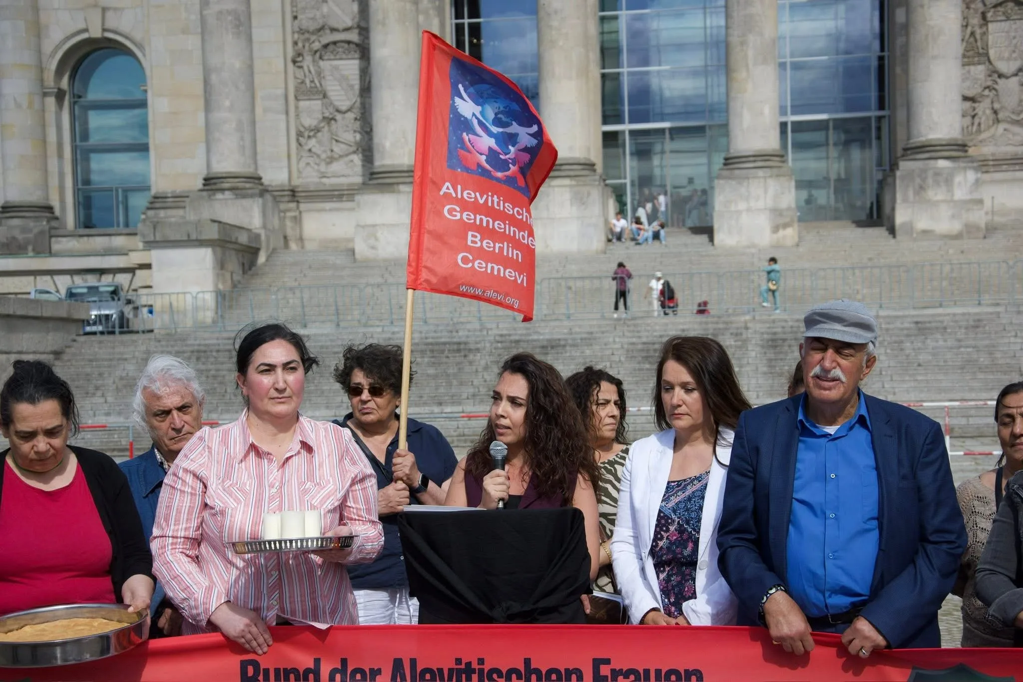 Suriye'deki katliam Berlin`de protesto edildi