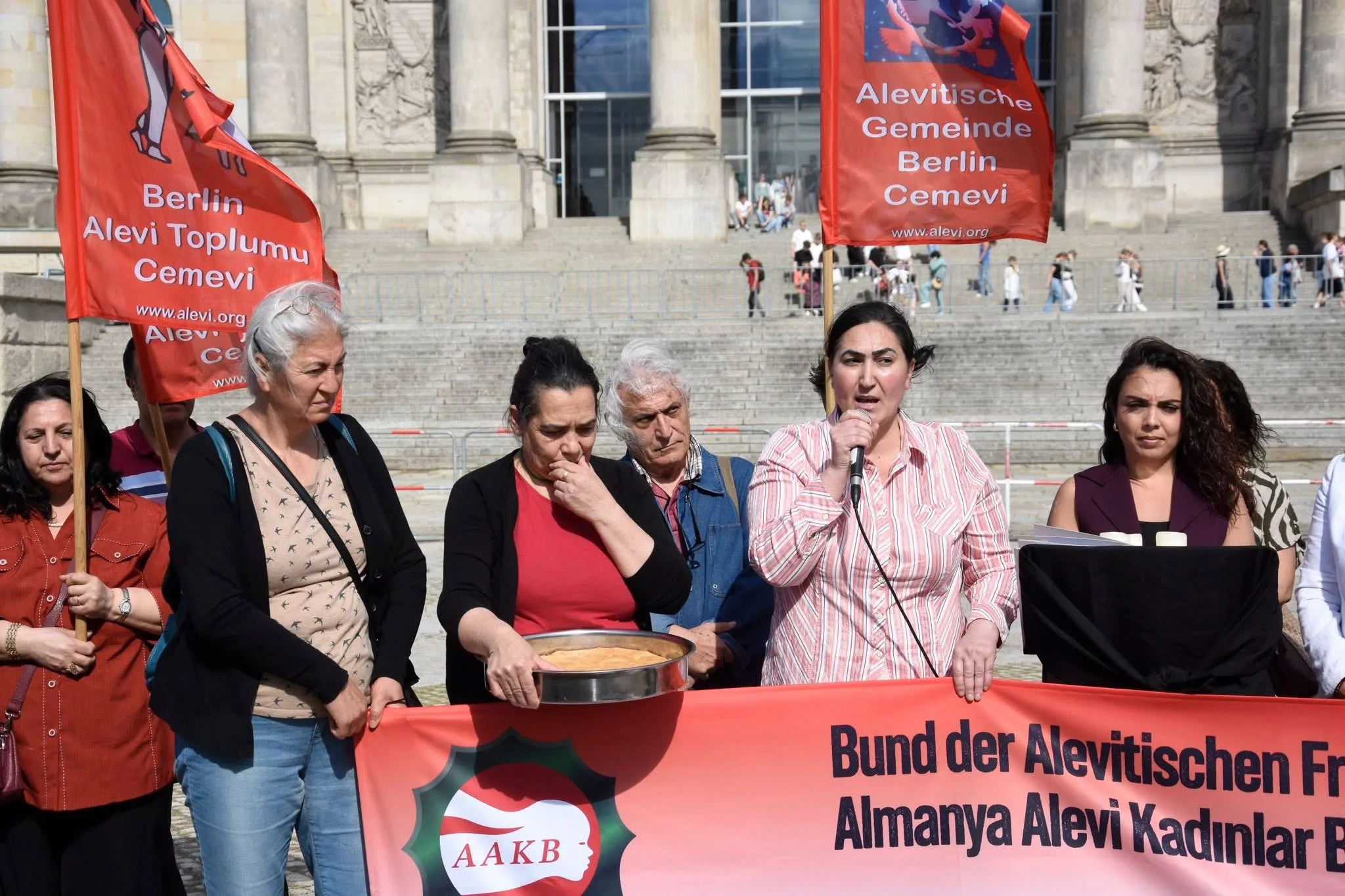 Suriye'deki katliam Berlin`de protesto edildi