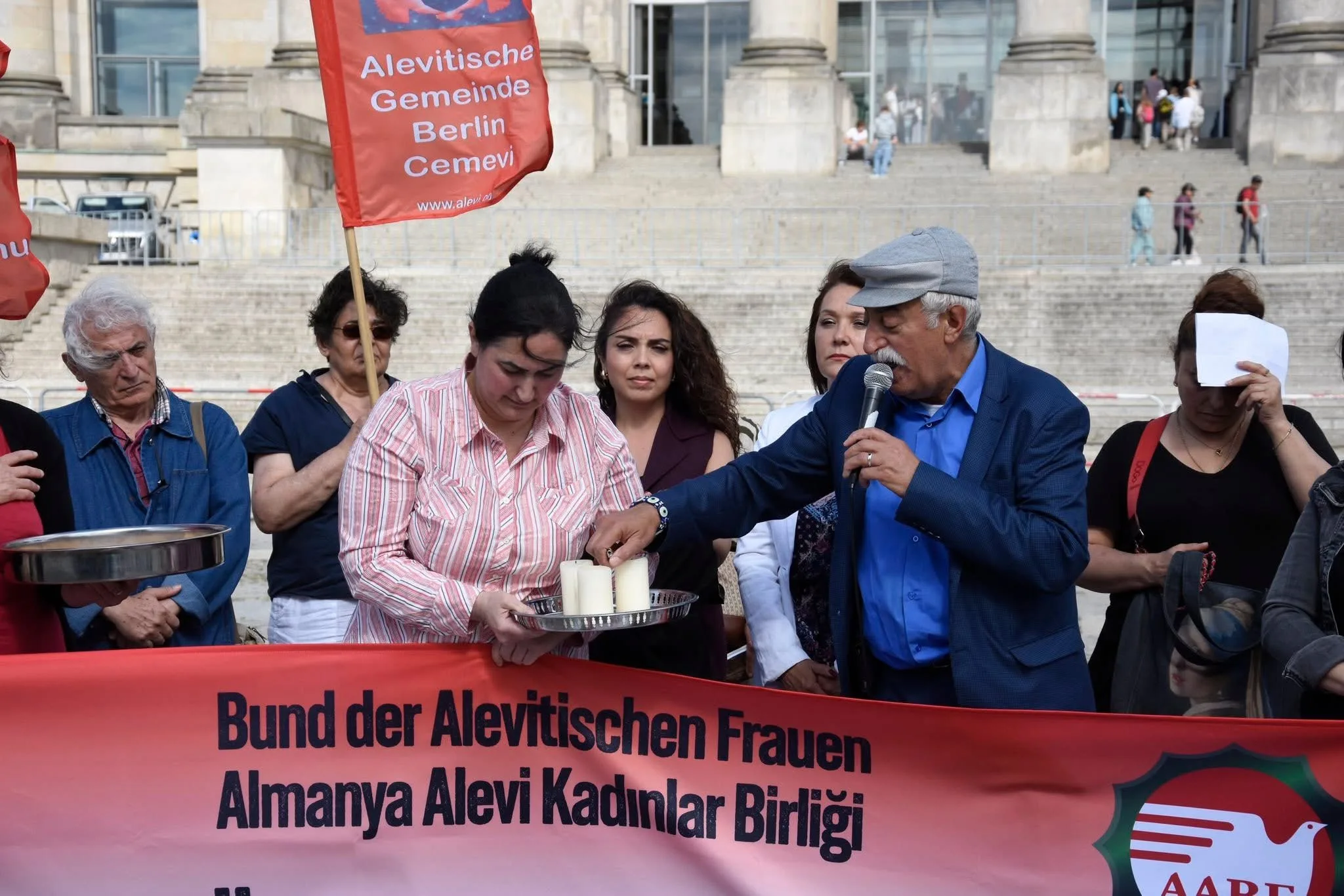 Suriye'deki katliam Berlin`de protesto edildi