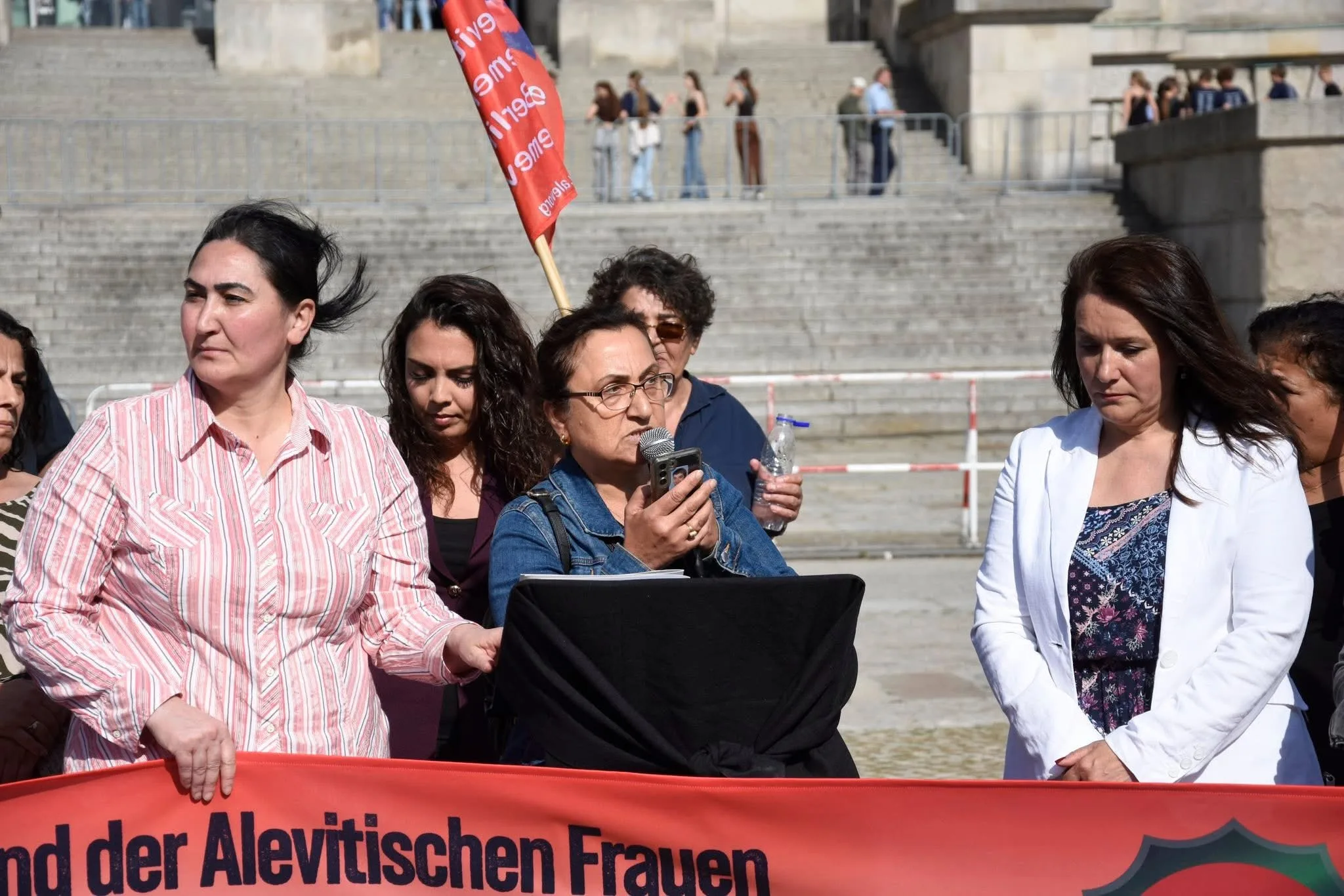 Suriye'deki katliam Berlin`de protesto edildi