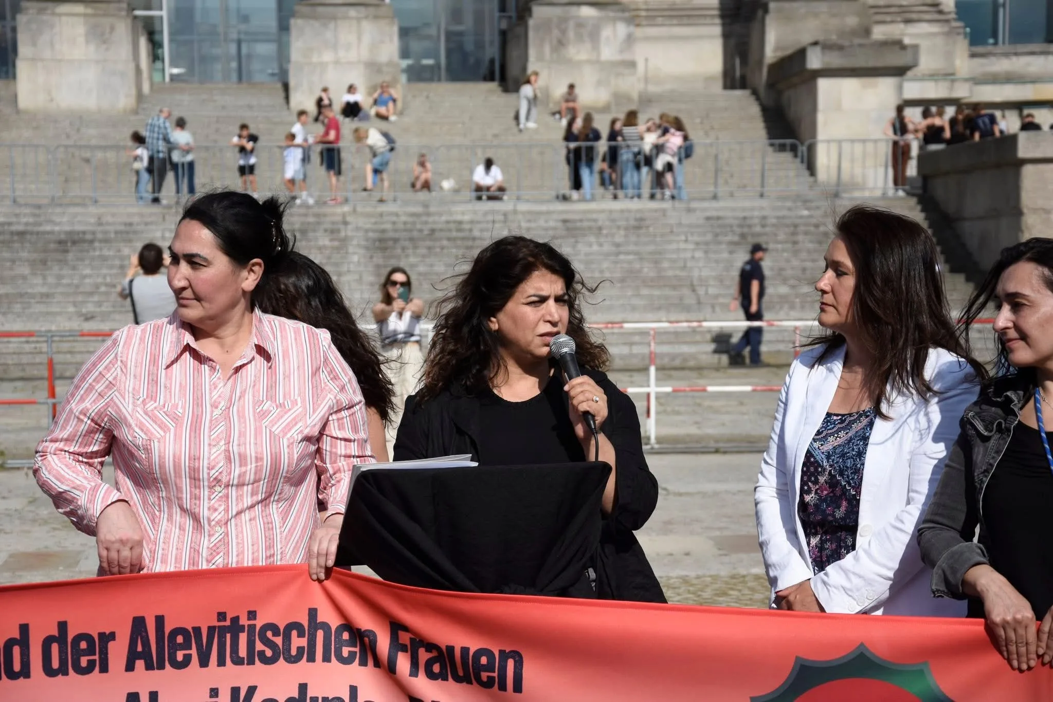 Suriye'deki katliam Berlin`de protesto edildi