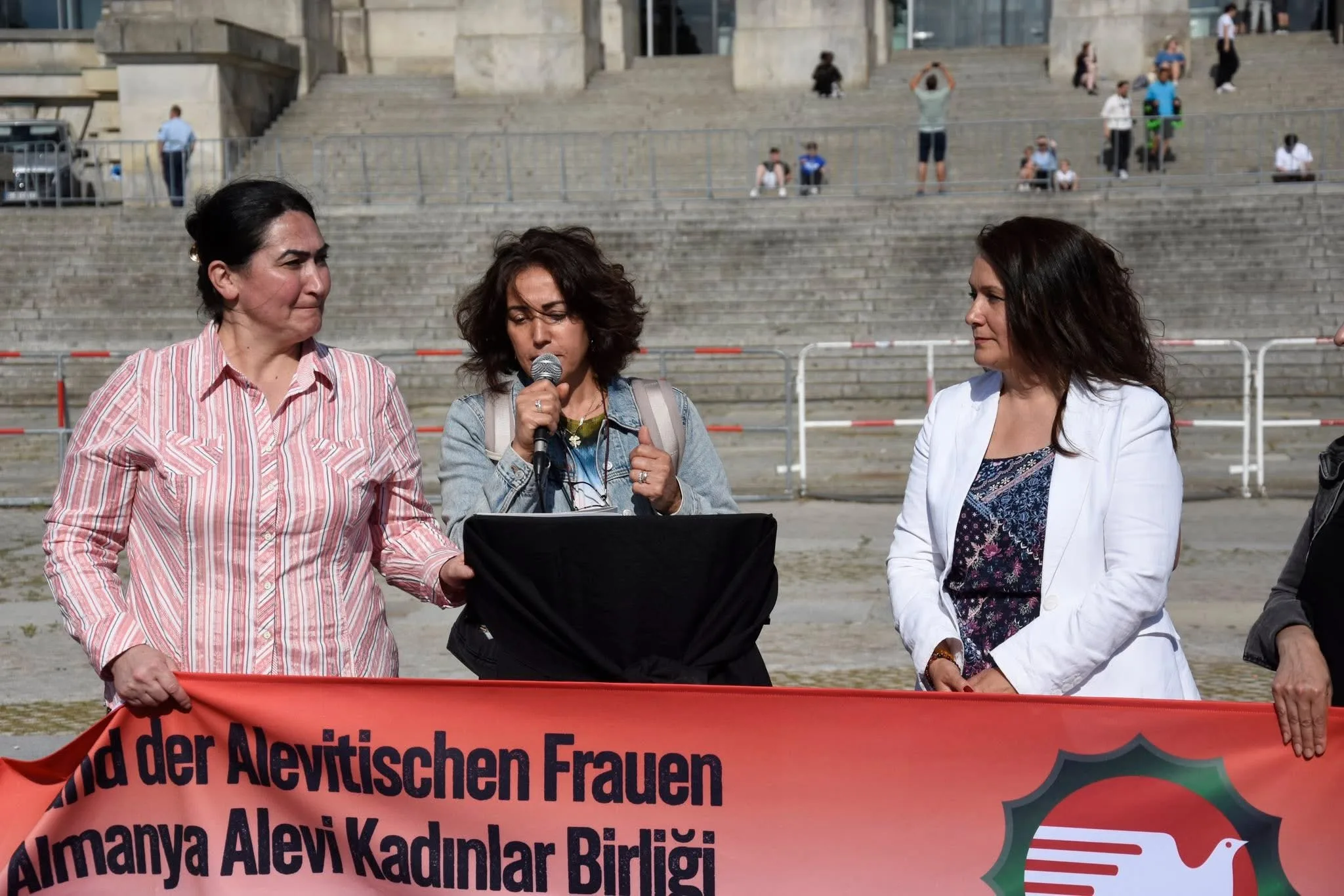 Suriye'deki katliam Berlin`de protesto edildi