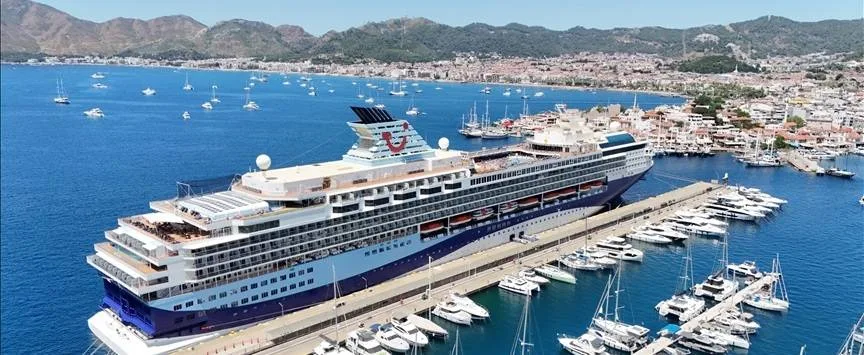 Malta Bayraklı ‘Marella Explorer’ Marmaris’te: 1896 Turist İlçeyi Ziyaret Etti