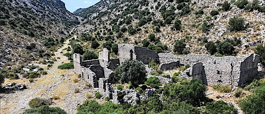 Pisidya’yı Pamfilya’ya bağlayan antik döşeme yol, ziyaretçilerini tarihte yolculuğa çıkarıyor