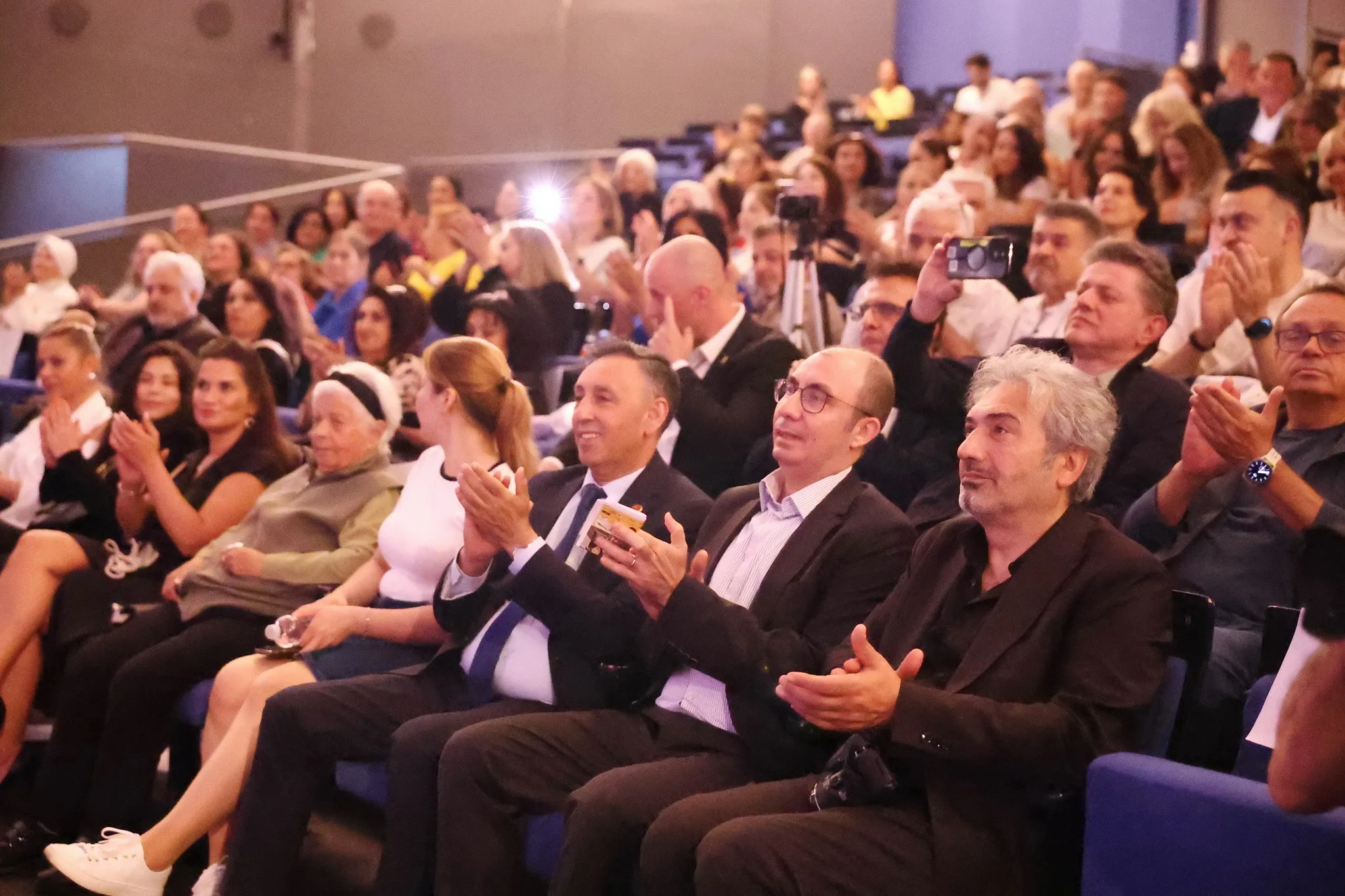 Berlin'de Nostalji Rüzgarı: “Eskimeyenler” Bayram Konseri 500 Kişiyi Buluşturdu