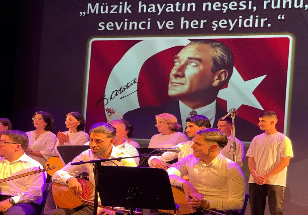 Şahin Bağlama Okulu 25. Yılında Berlin’de Unutulmaz Bir Konserle Kutlama Yaptı