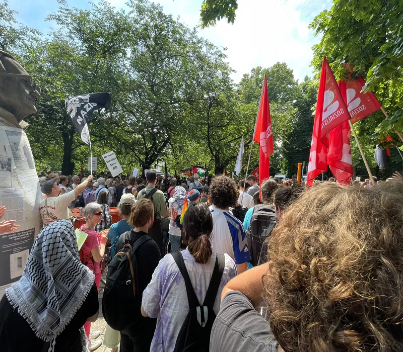 Münster’de 2000 Kişi Faşizme Karşı Yürüdü