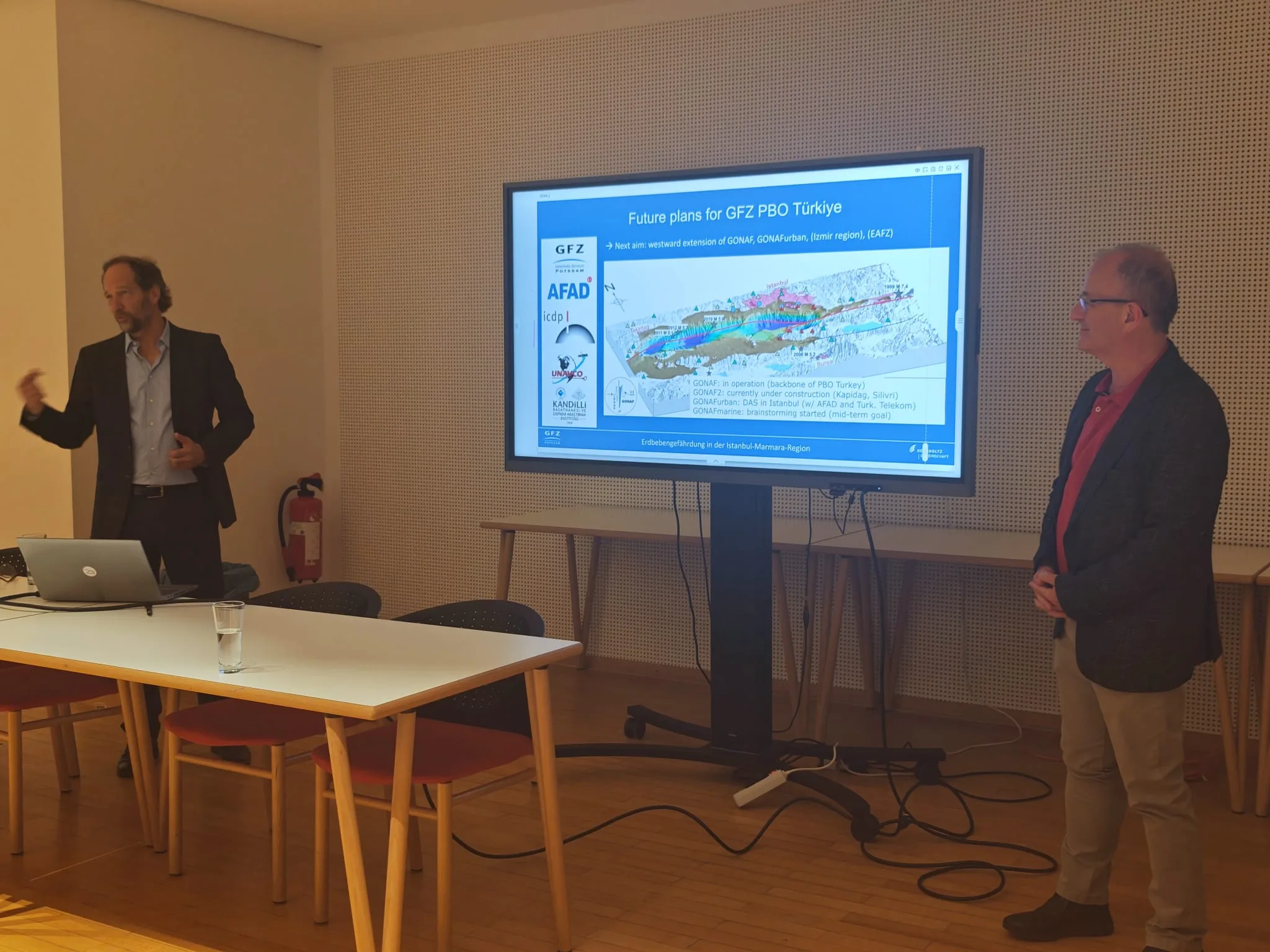 CHP Berlin Birliği'nin düzenlediği konferansta ''Kanal İstanbul ve olası İstanbul depremi'' tartışıldı