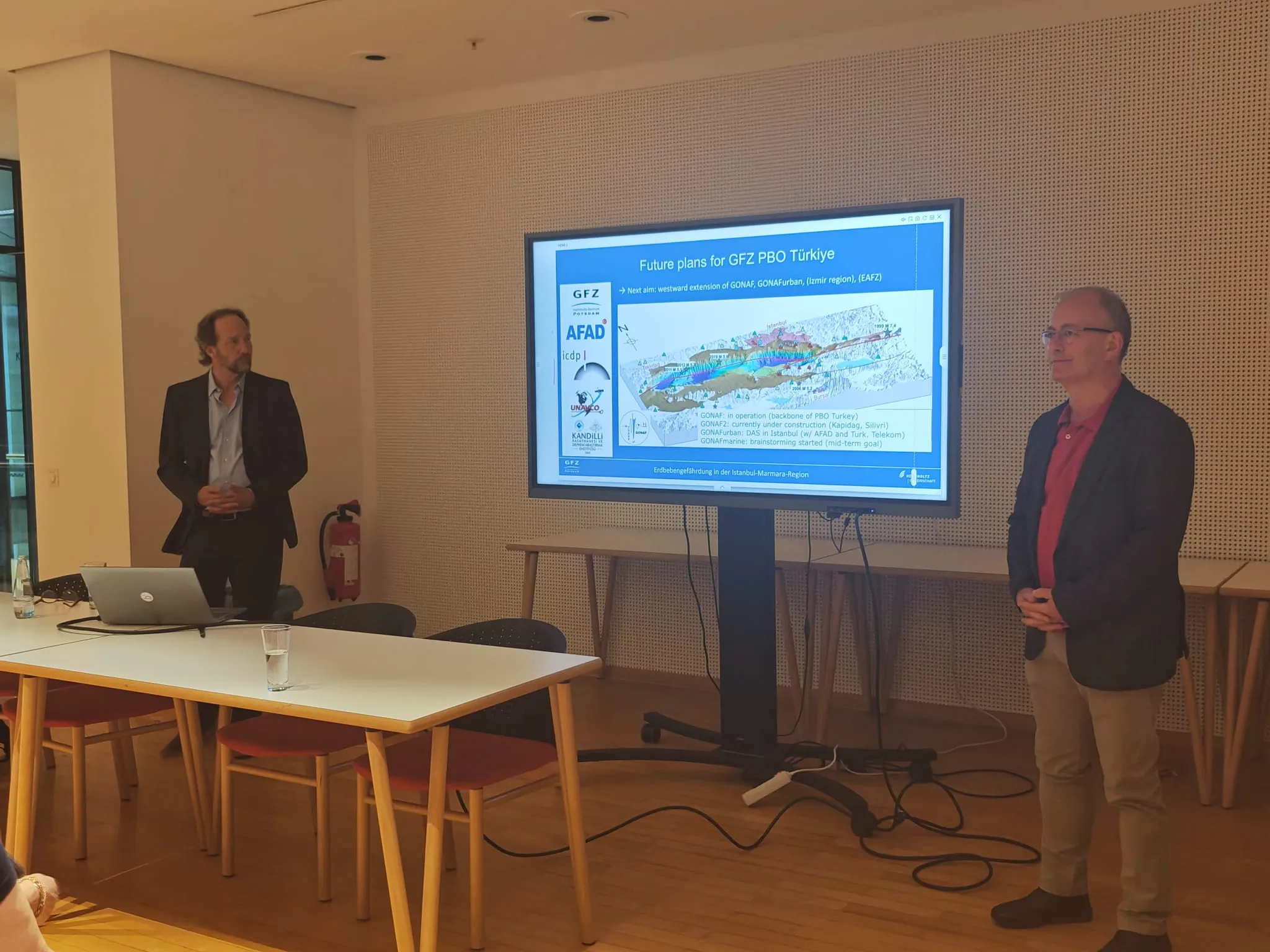 CHP Berlin Birliği'nin düzenlediği konferansta ''Kanal İstanbul ve olası İstanbul depremi'' tartışıldı