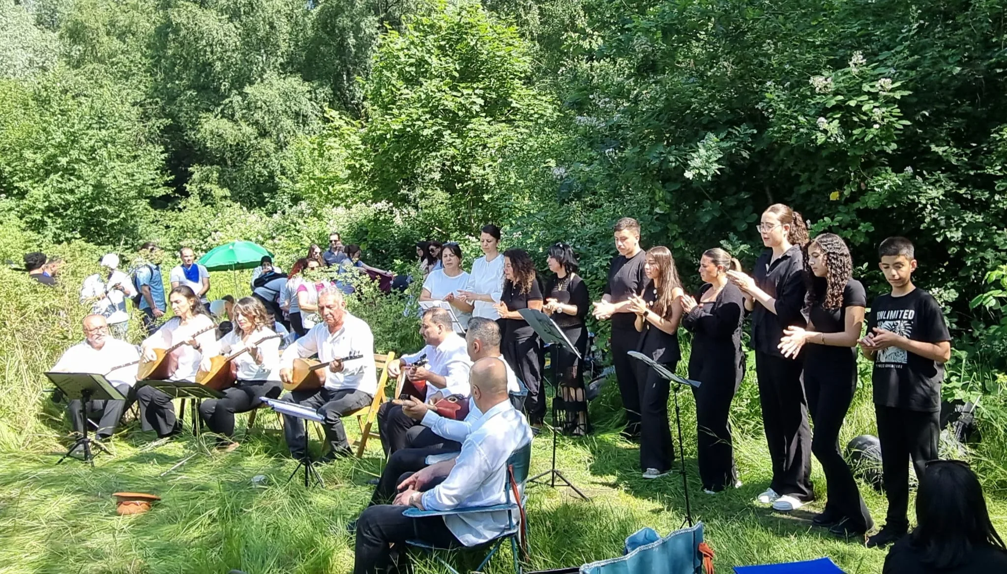 Doğa İçin El Ele Verdiler: Wilhelmsburg Ormanlarında Umut Büyüdü