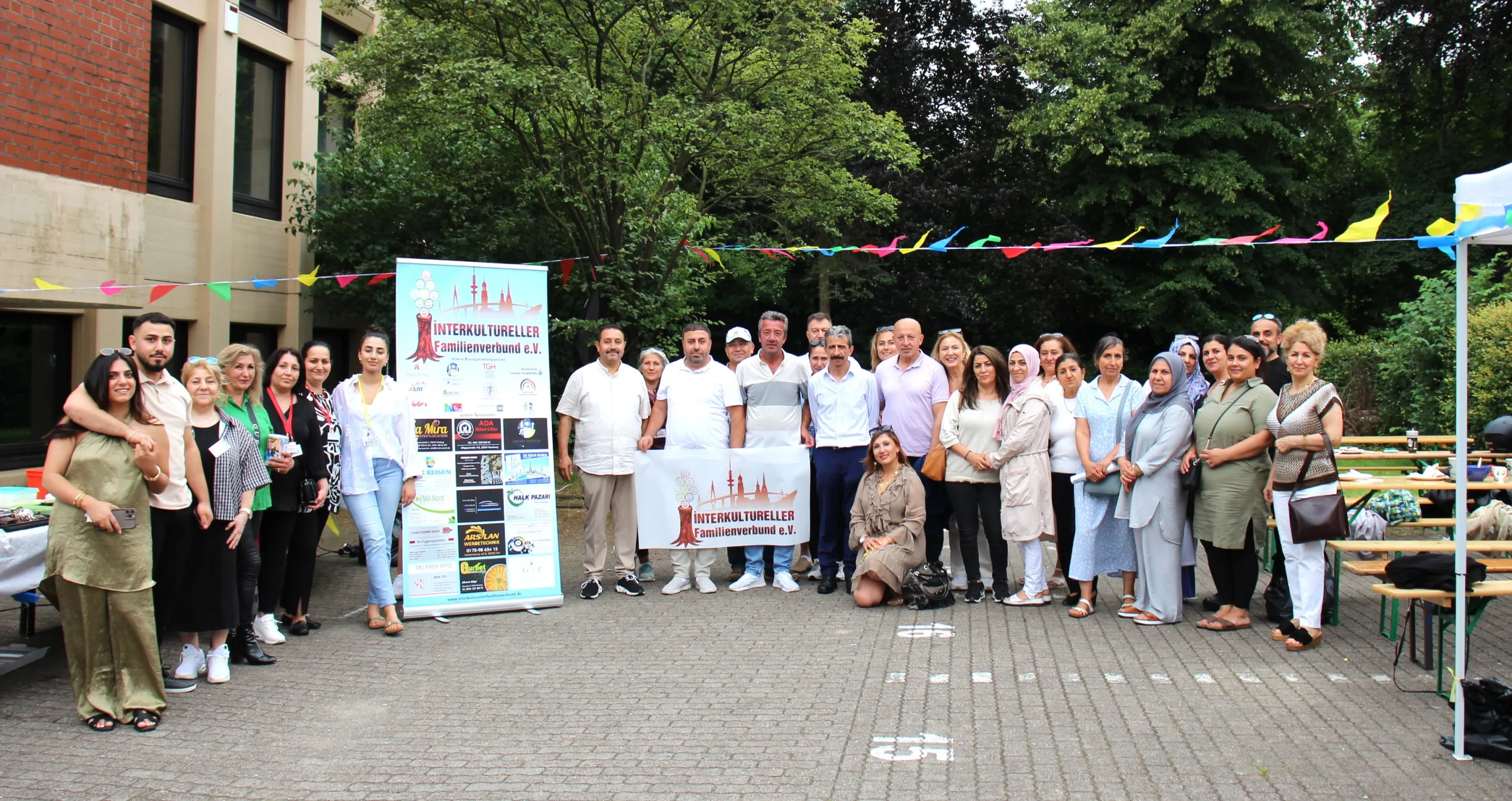 Hamburg Kültürlerarası Aile Birliği 10. Yılını Açık Havada Coşkulu Bir Şenlikle Kutladı
