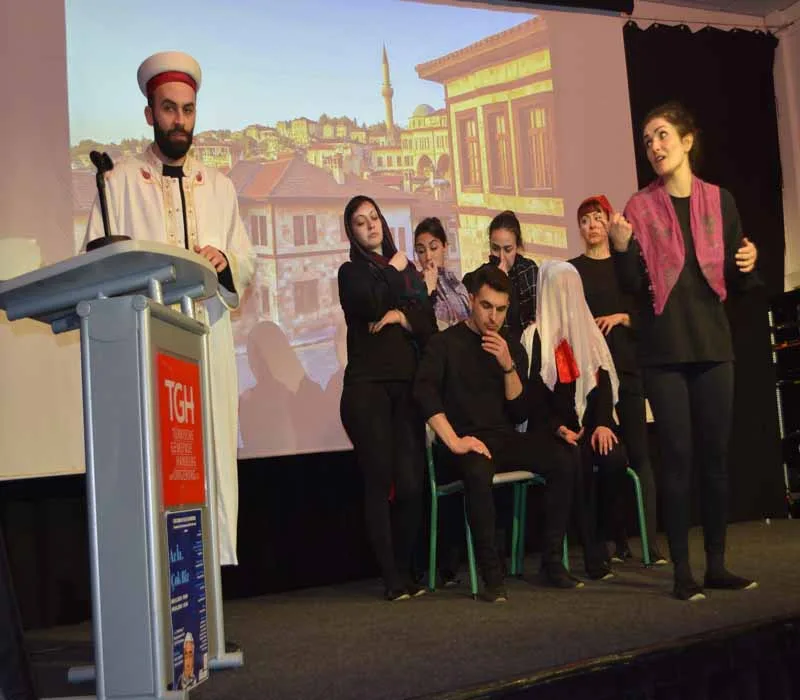 “Az İz, Çok Biz” Hamburg’da tiyatroseverle buluşuyor