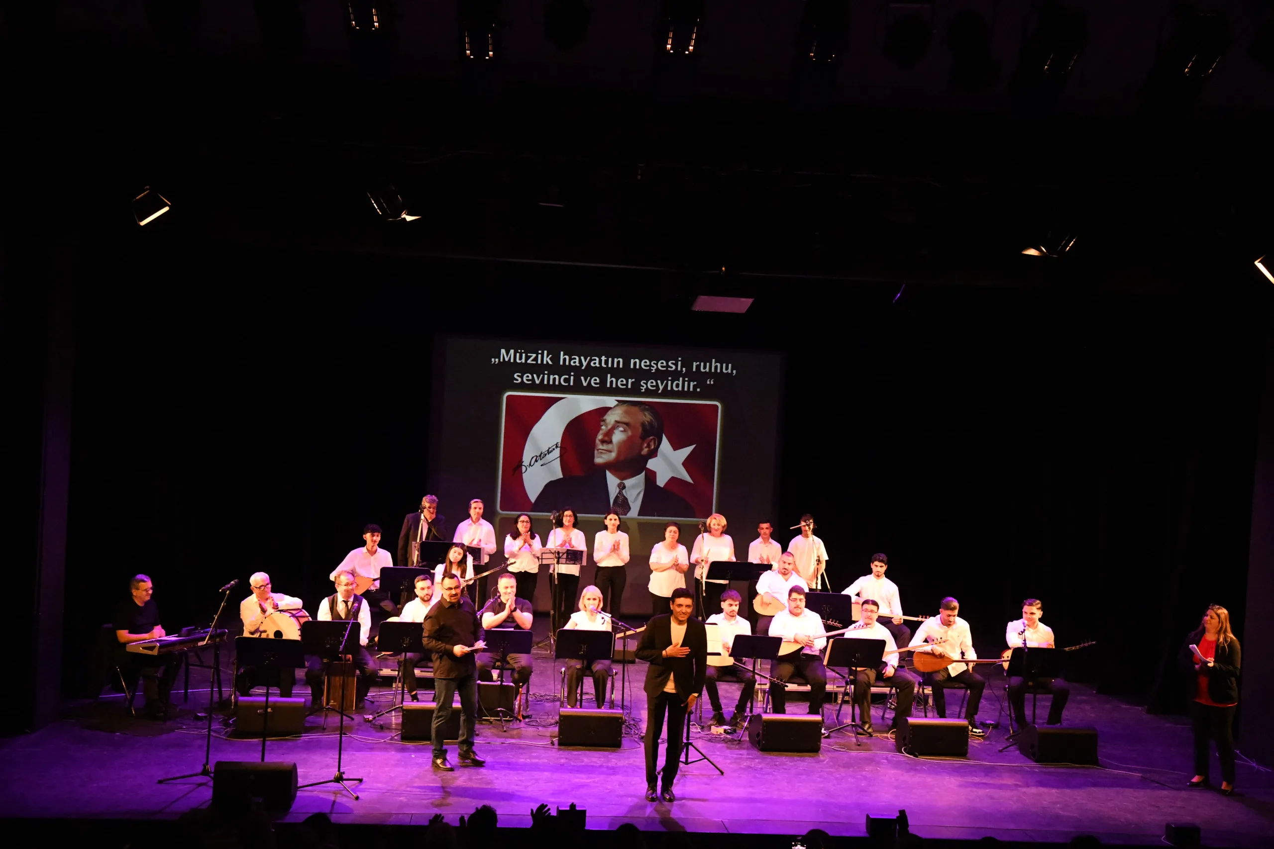 Şahin Bağlama Okulu 25. Yılında Berlin’de Unutulmaz Bir Konserle Kutlama Yaptı